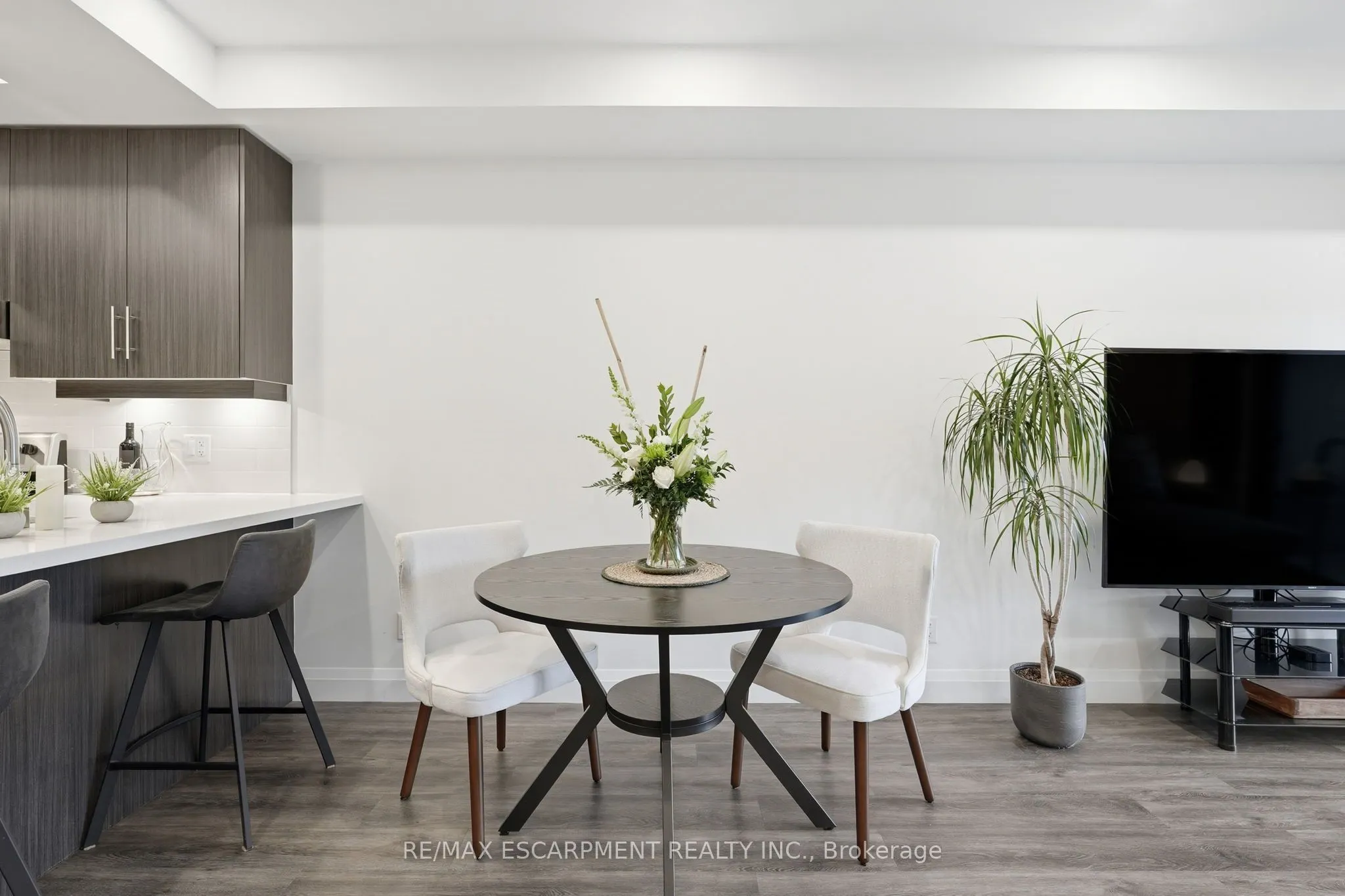 30 Hamilton Street S #201