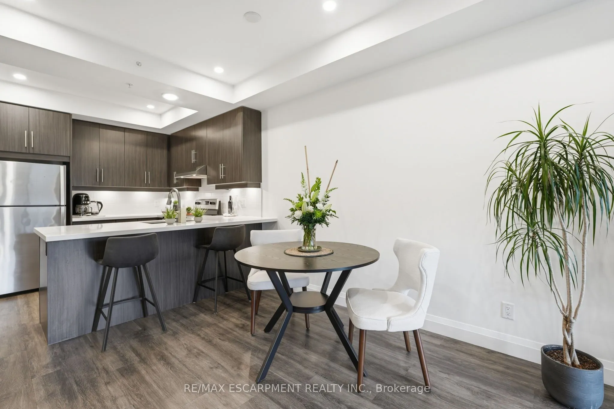 30 Hamilton Street S #201