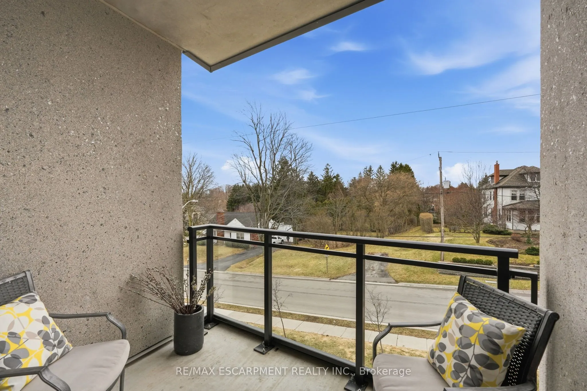 30 Hamilton Street S #201