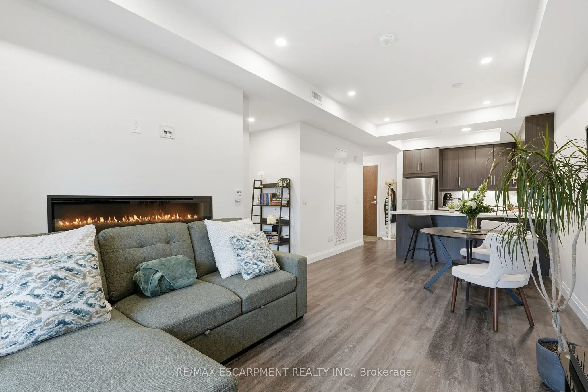 30 Hamilton Street S #201