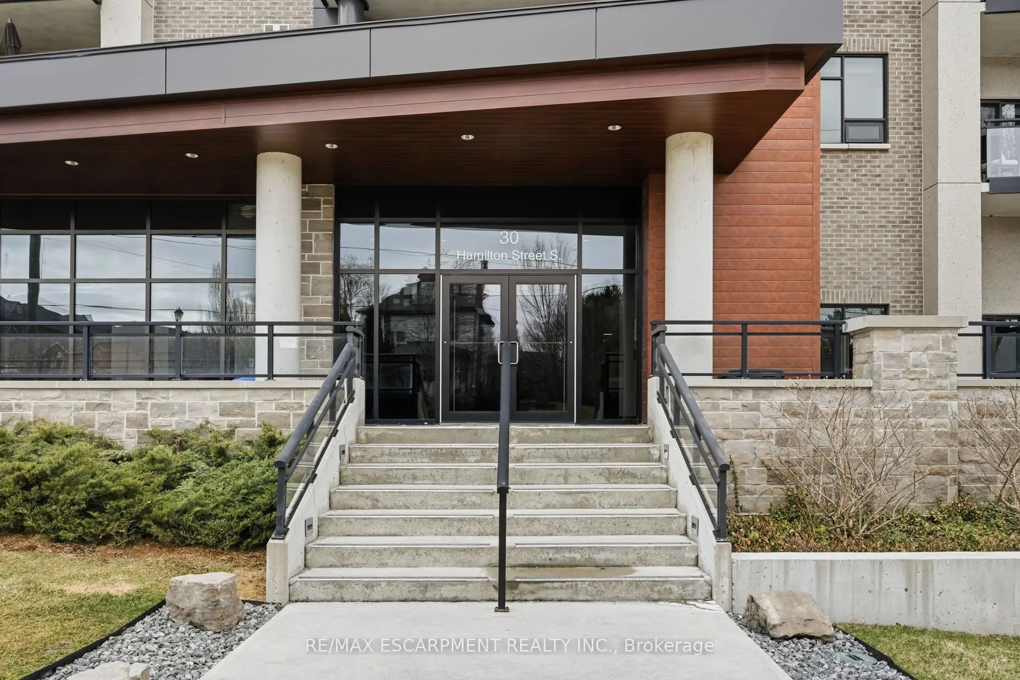 30 Hamilton Street S #201