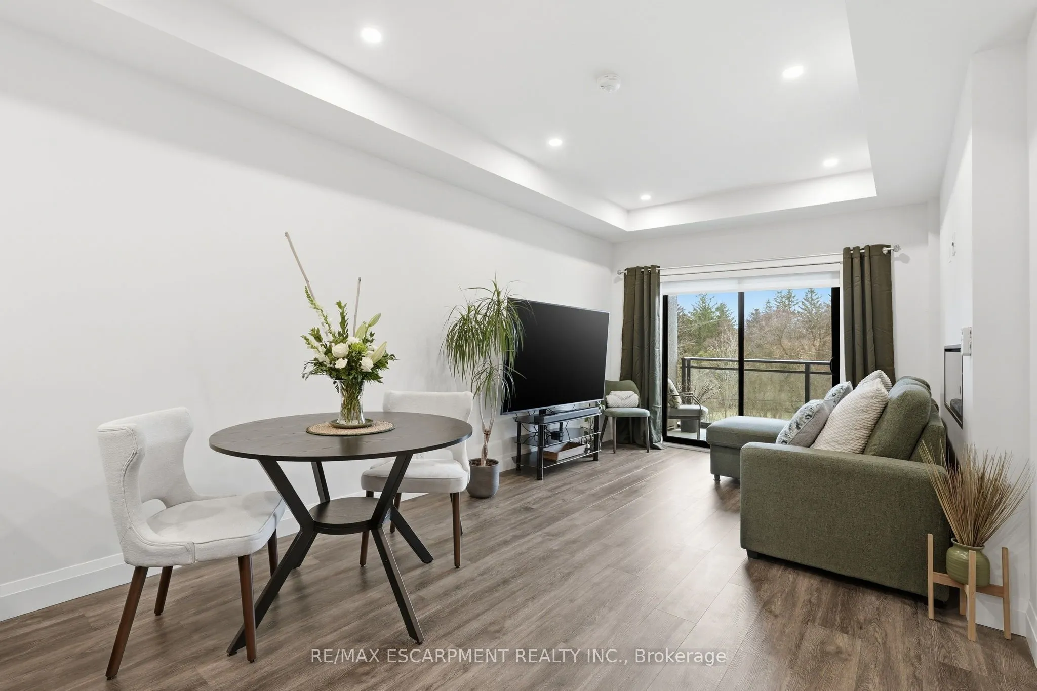 30 Hamilton Street S #201