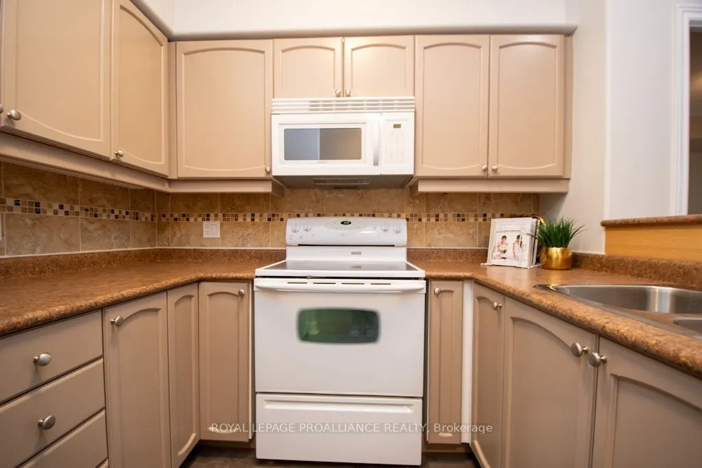 869 Clonsilla Avenue #212