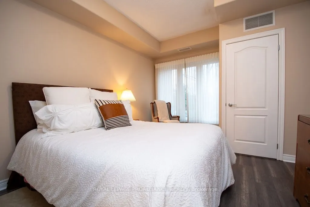869 Clonsilla Avenue #212