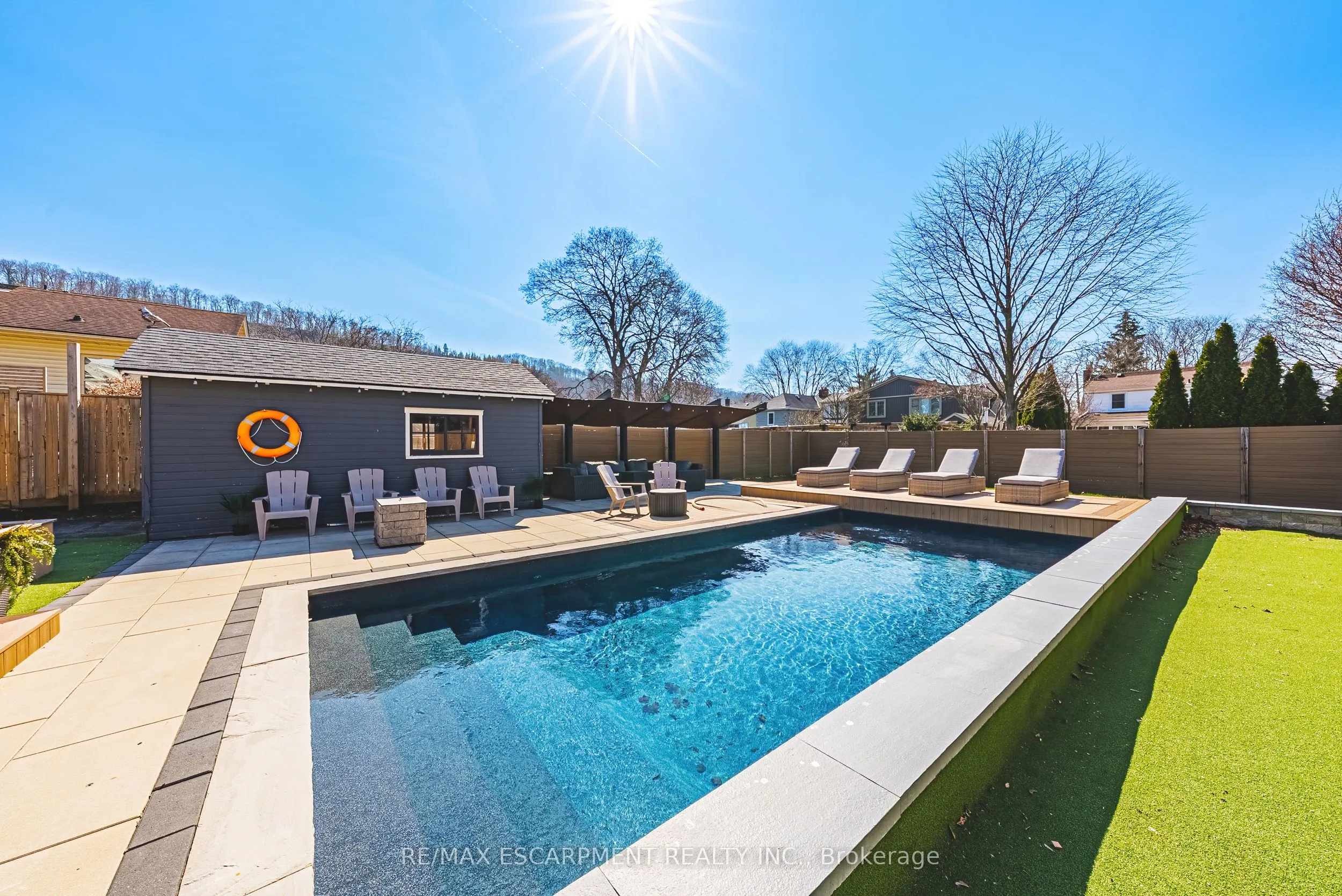 6 Nelles Boulevard