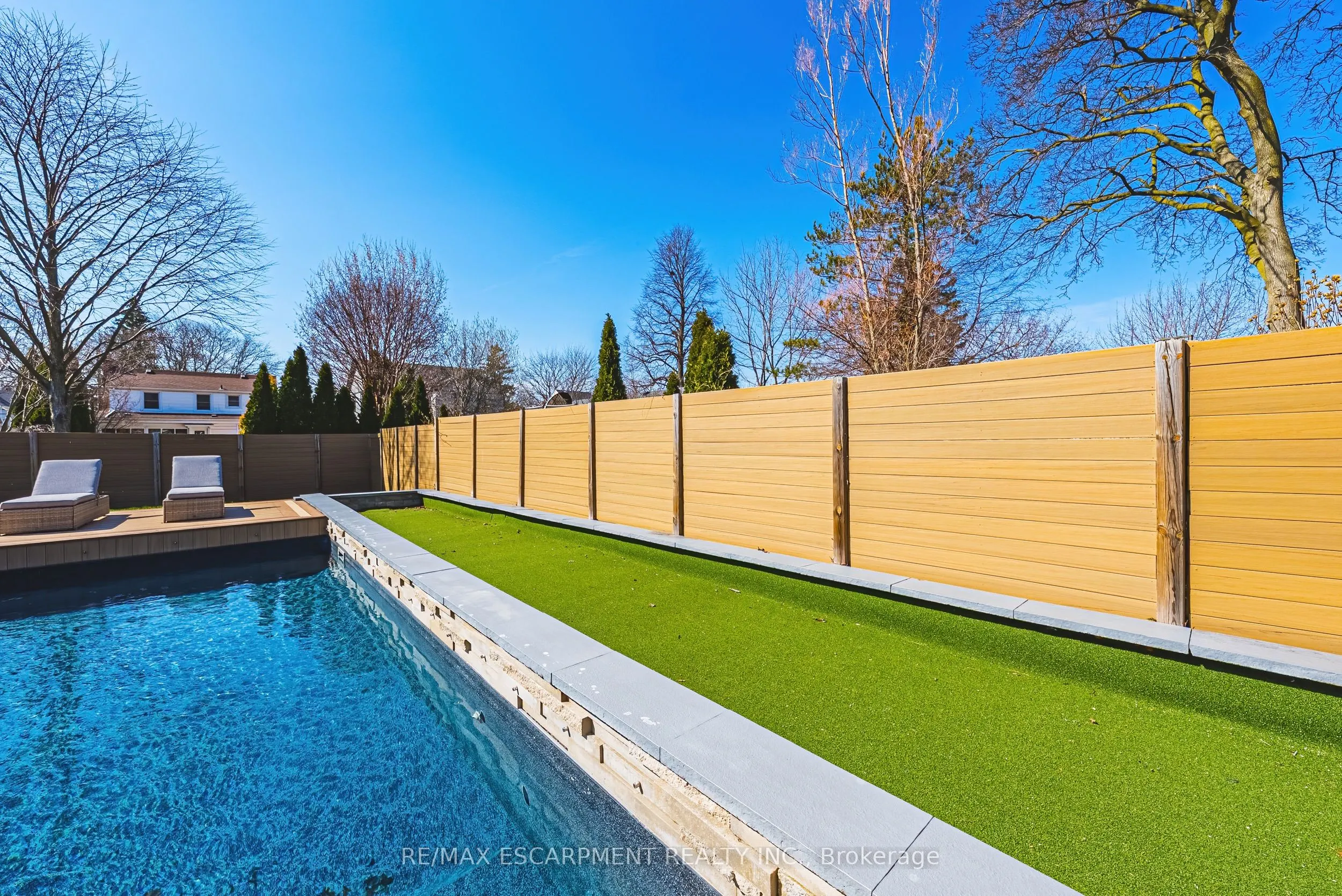 6 Nelles Boulevard