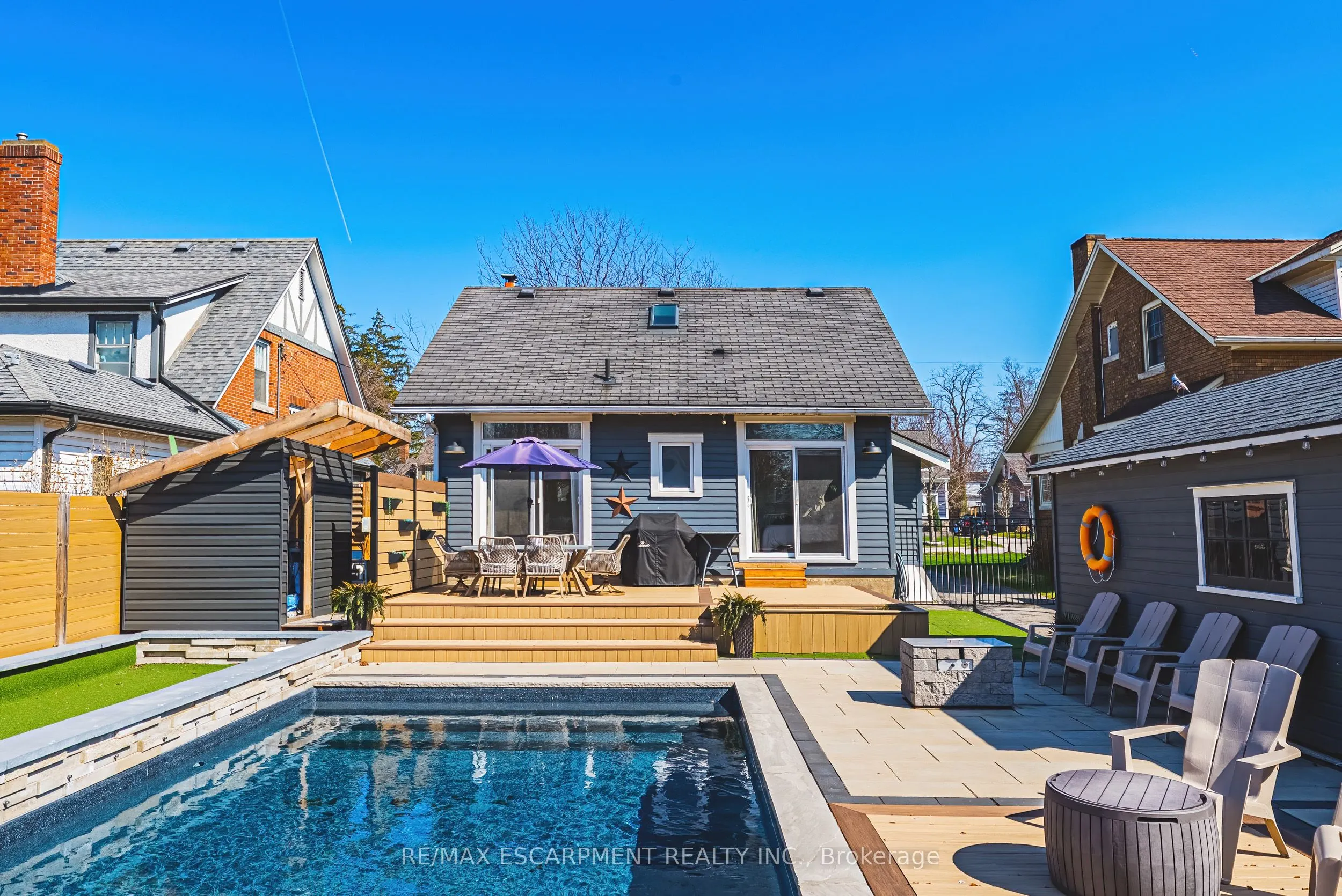 6 Nelles Boulevard