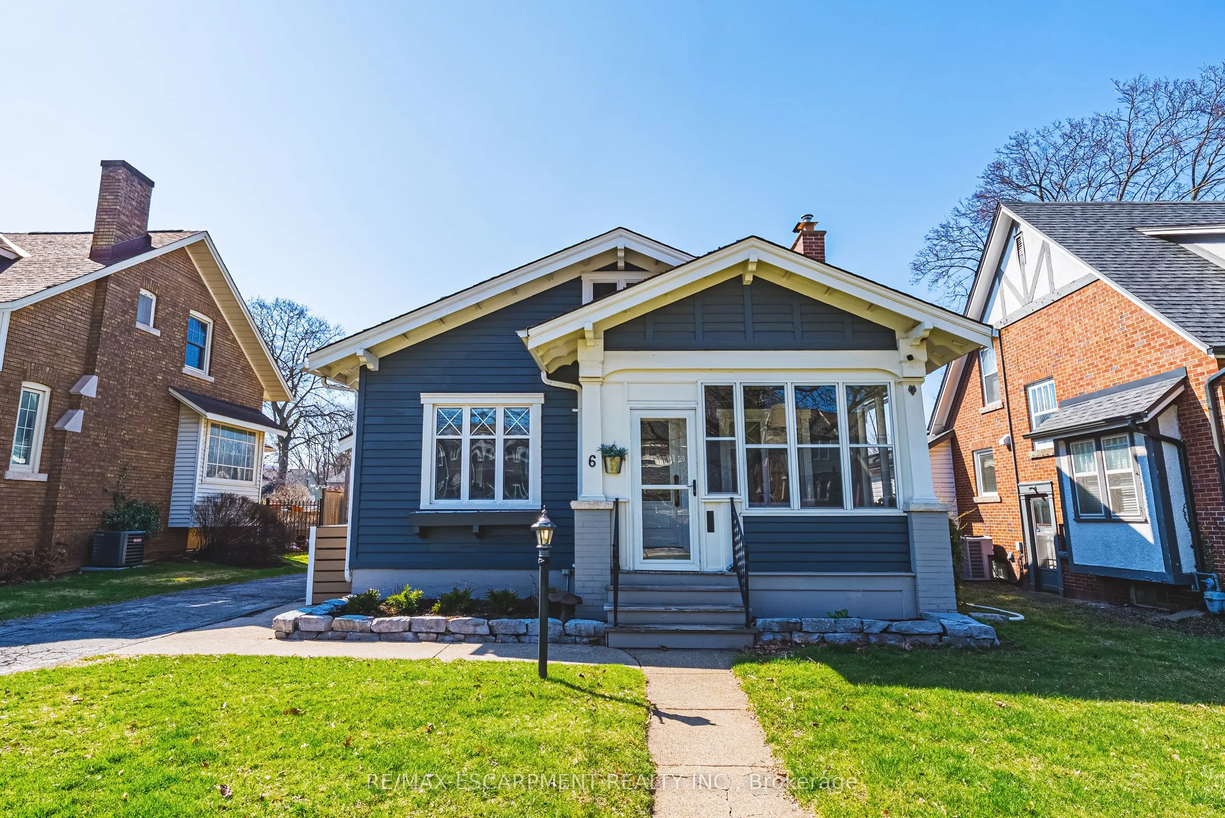6 Nelles Boulevard