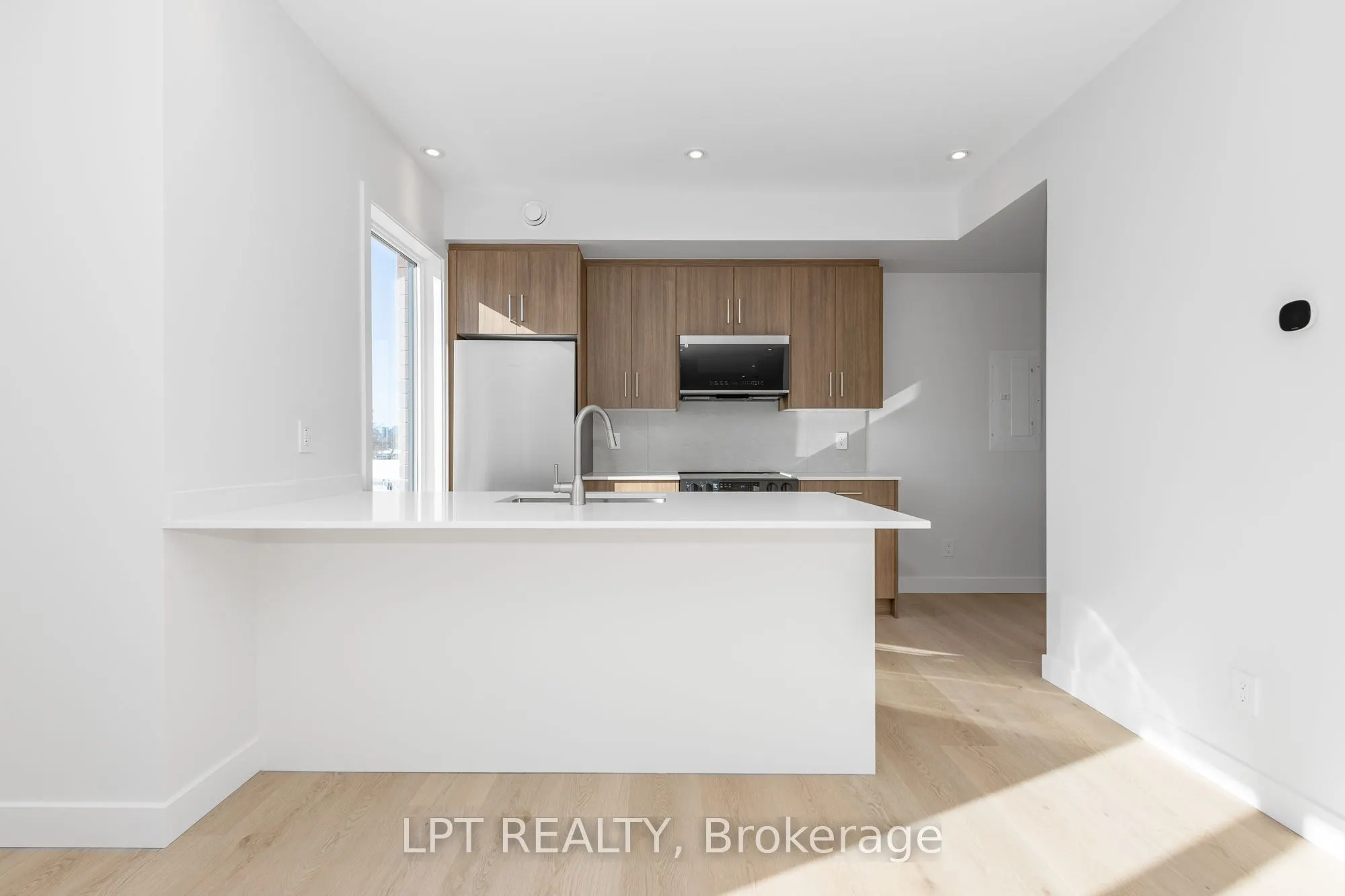 319 Shakespeare Street #9