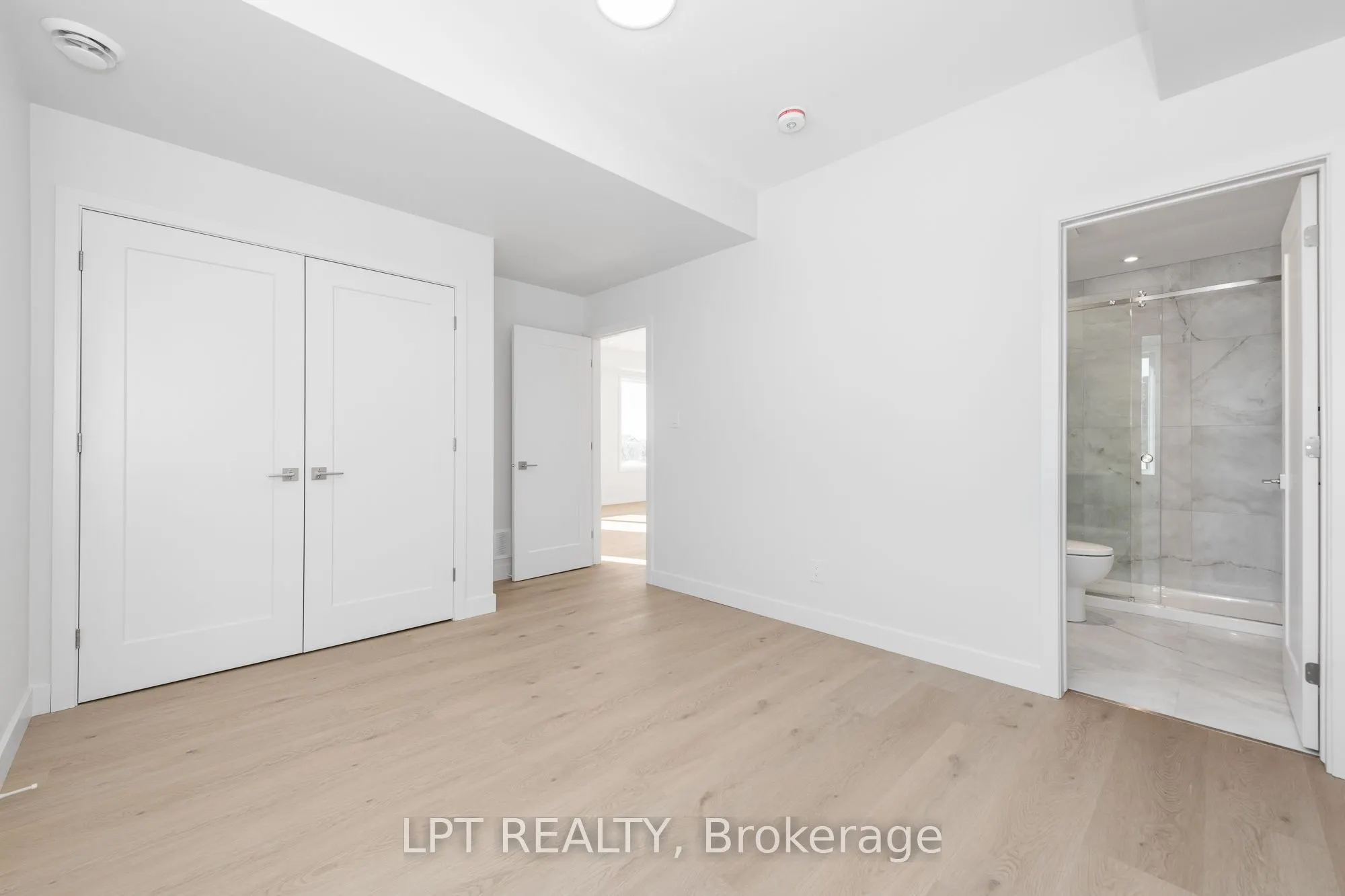 319 Shakespeare Street #9