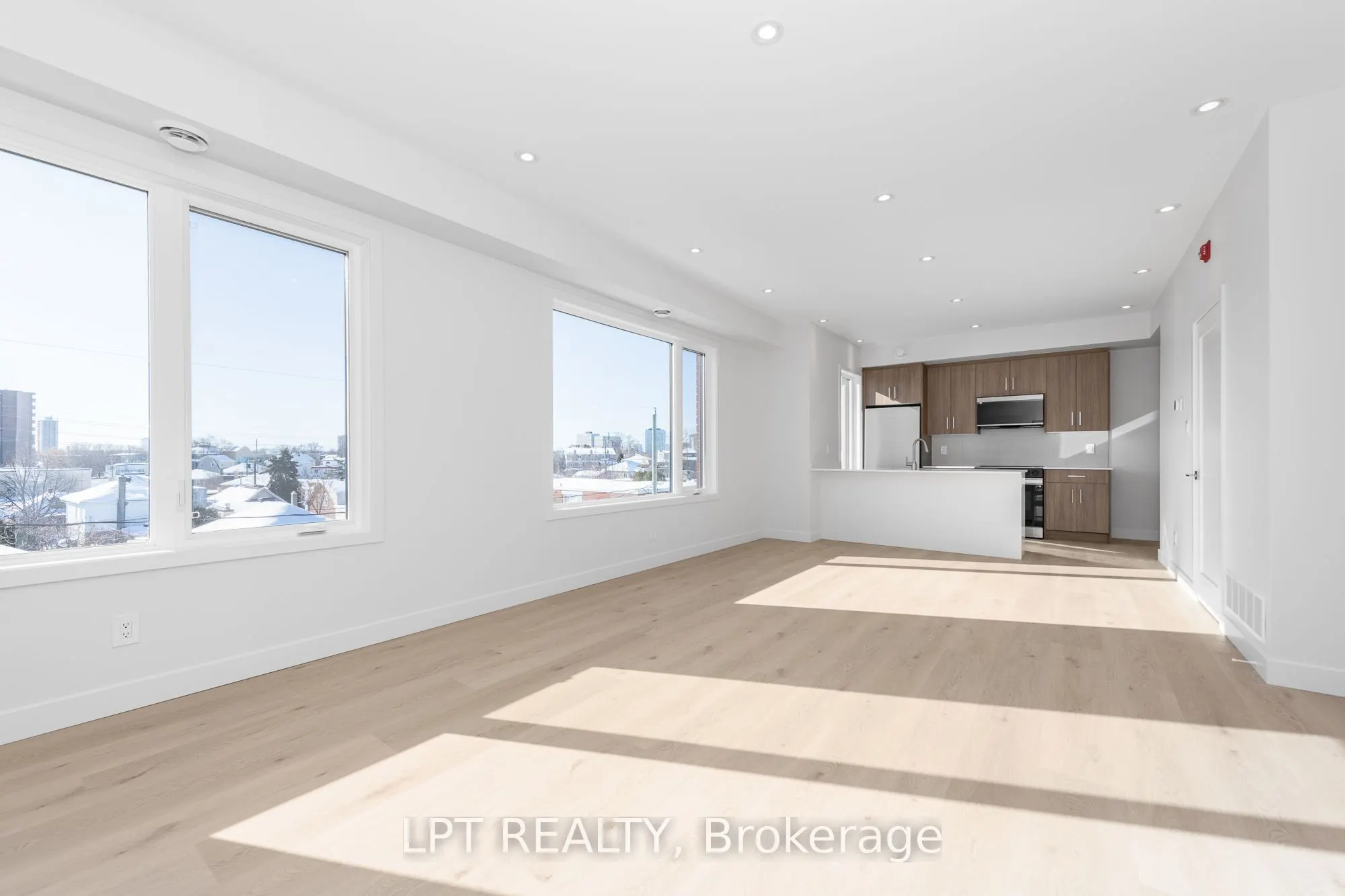 319 Shakespeare Street #9