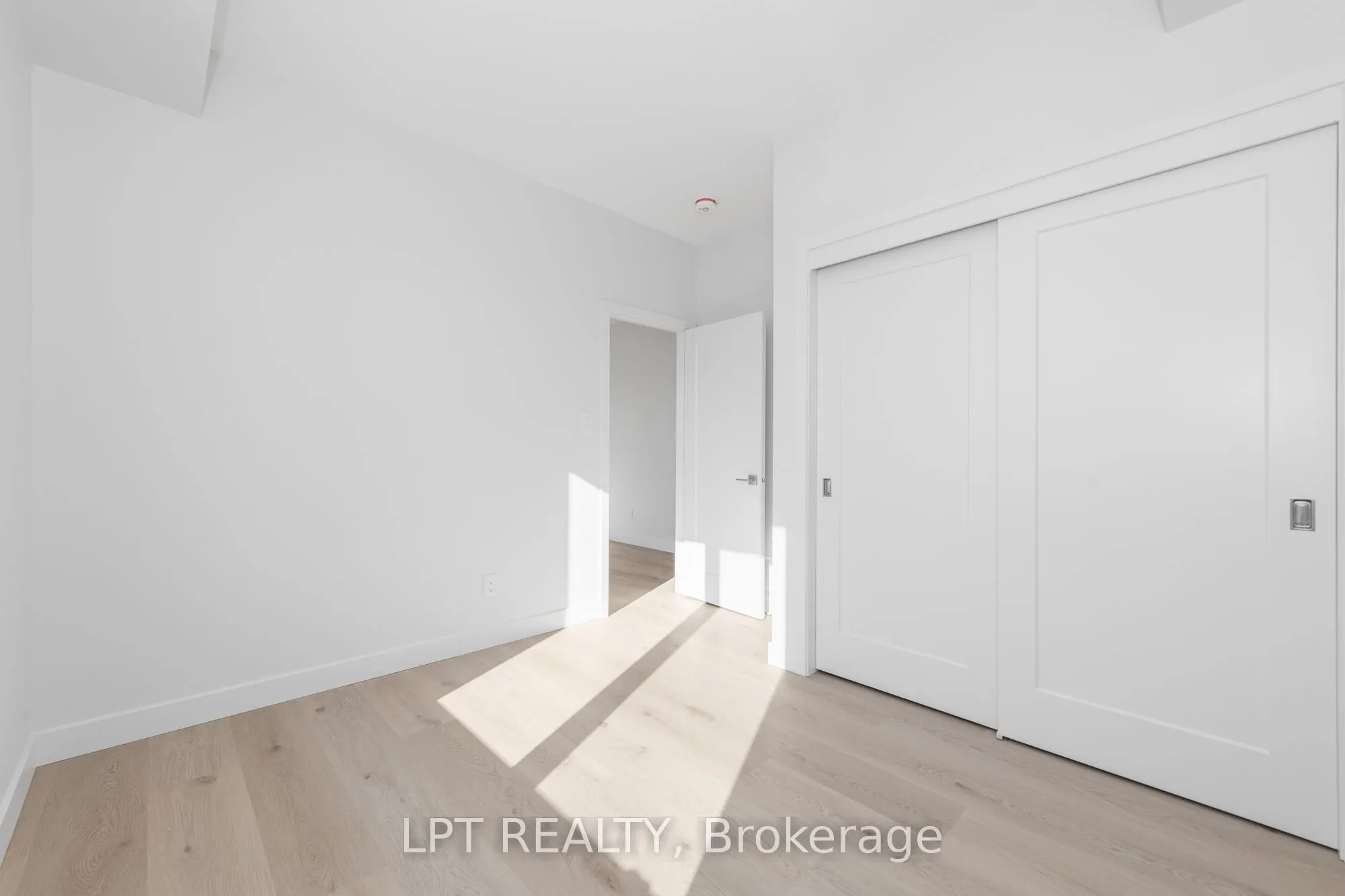 319 Shakespeare Street #9