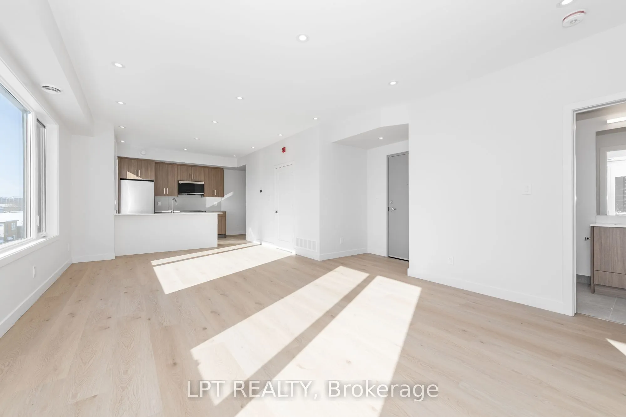 319 Shakespeare Street #9