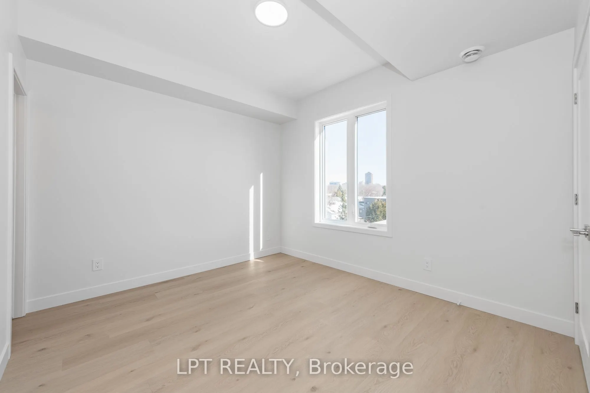 319 Shakespeare Street #9