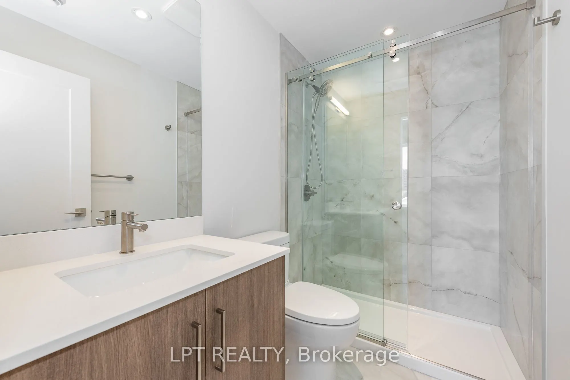 319 Shakespeare Street #9