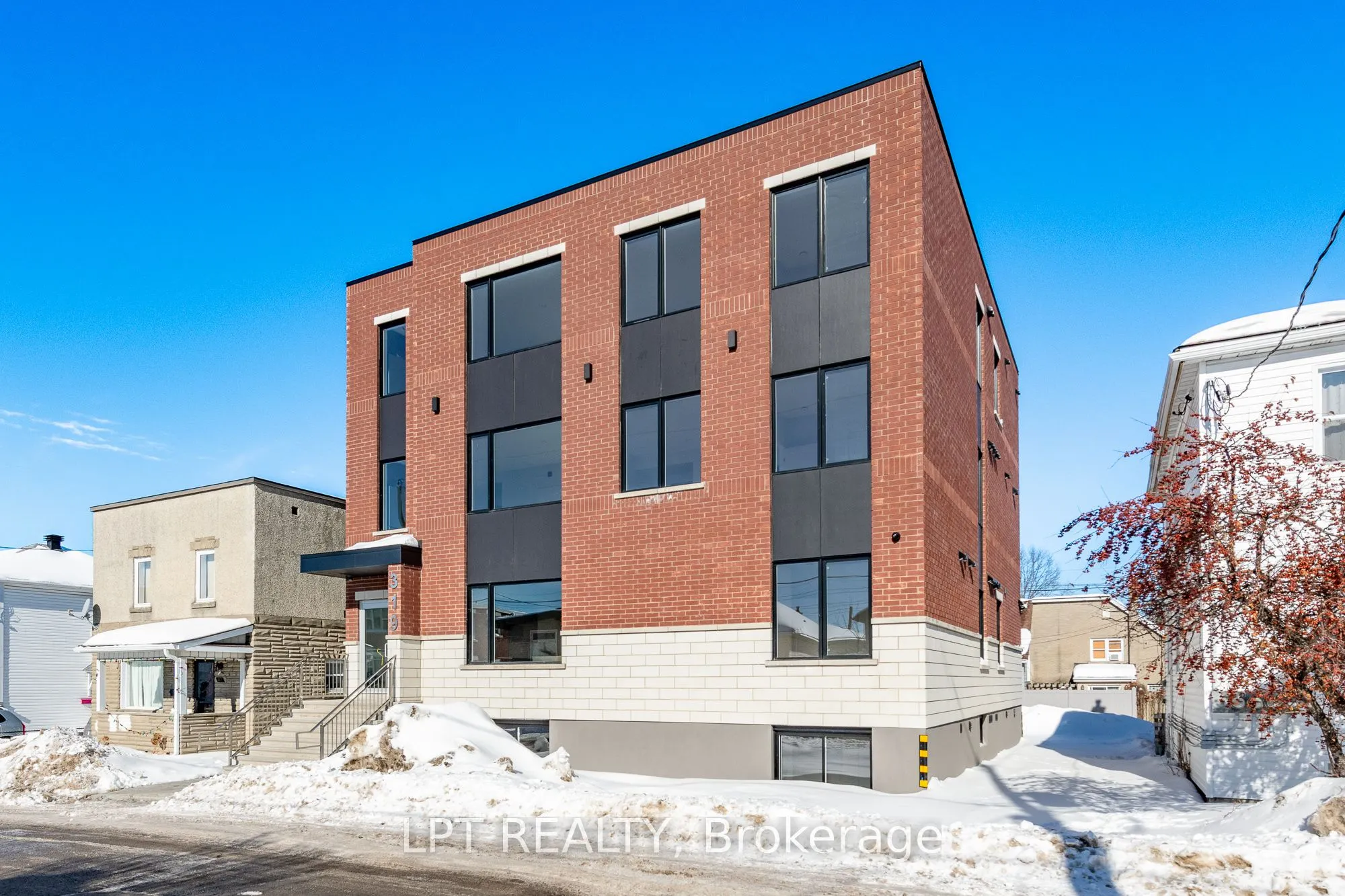319 Shakespeare Street #9