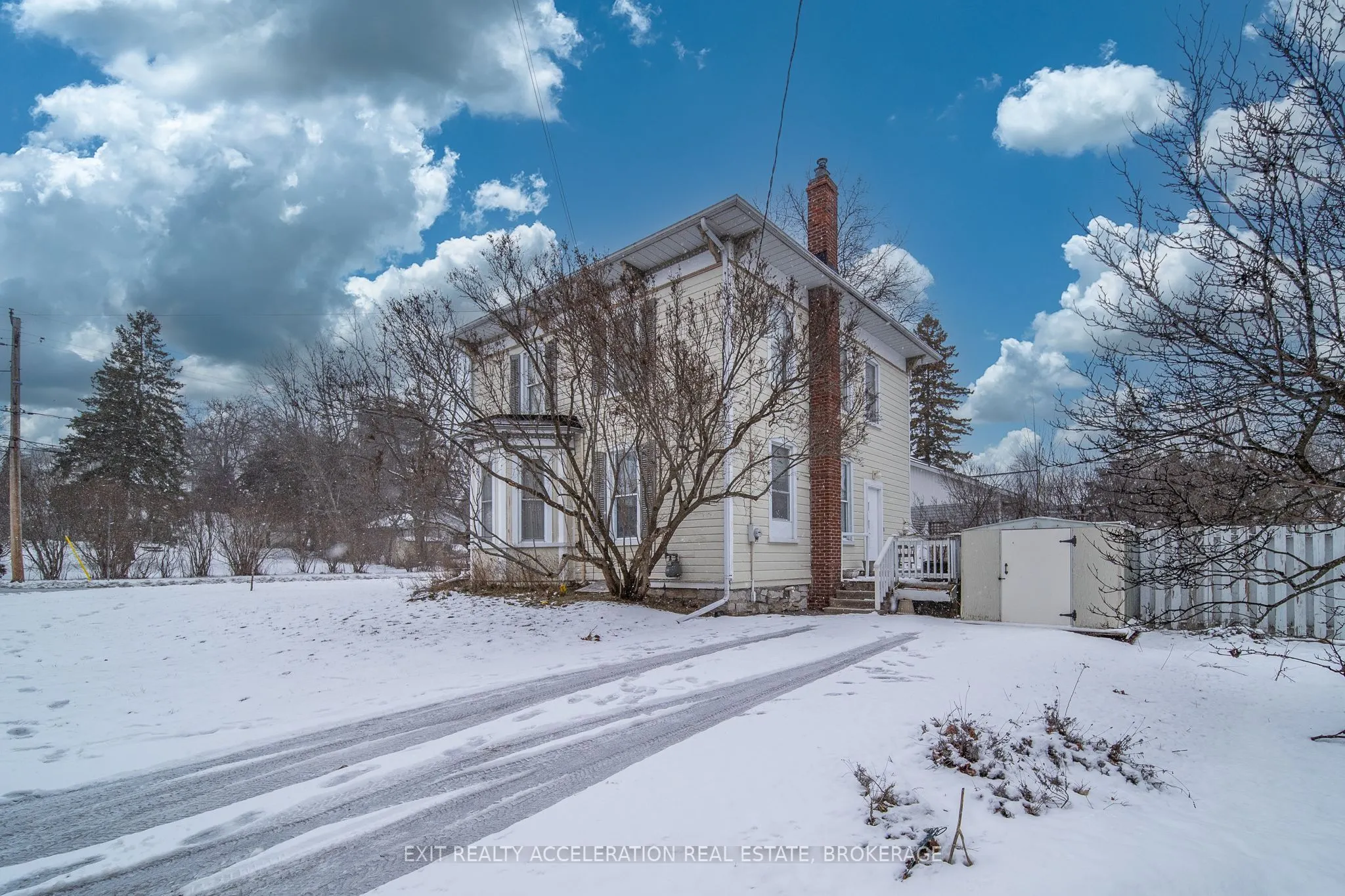 182 Water Street W