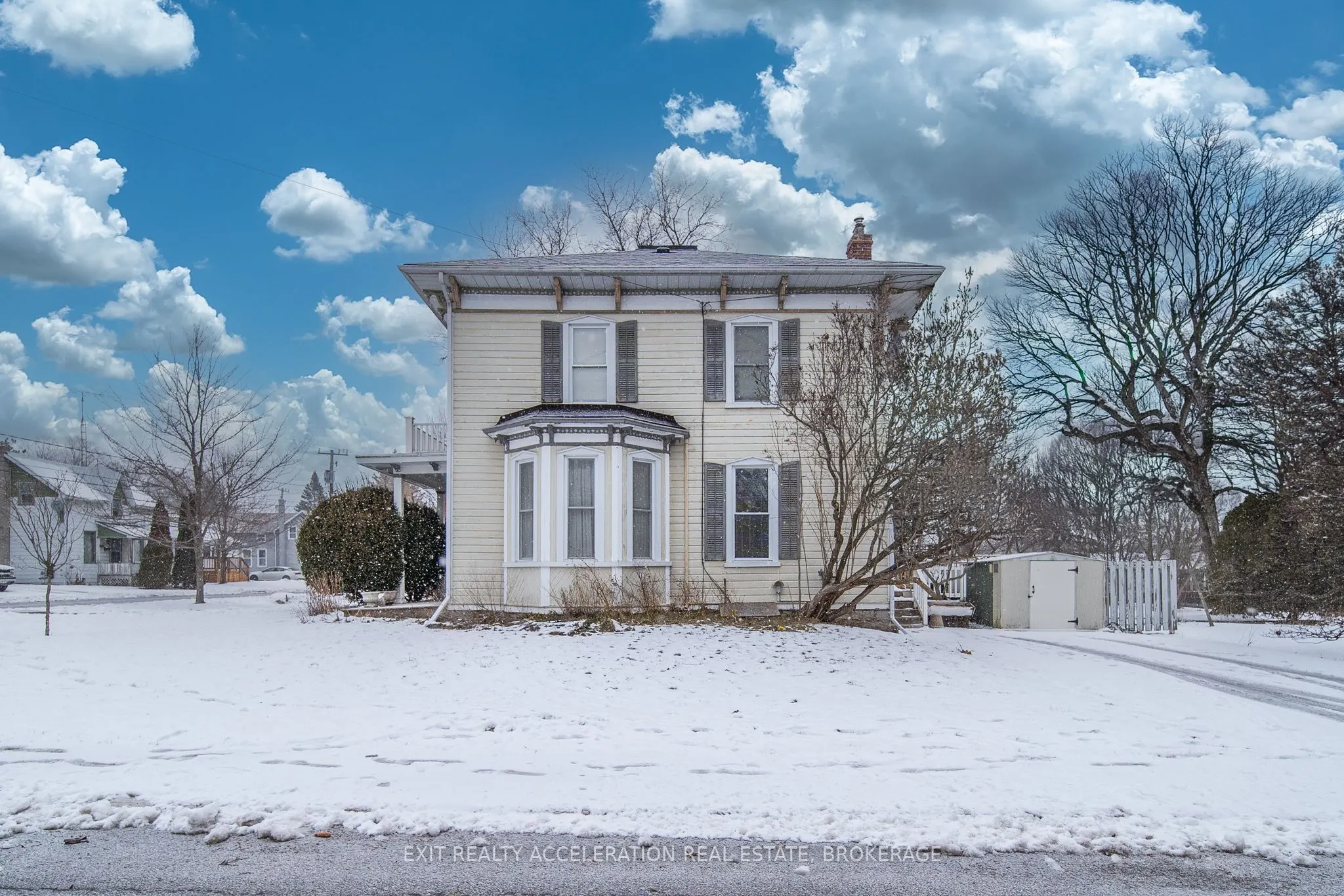 182 Water Street W