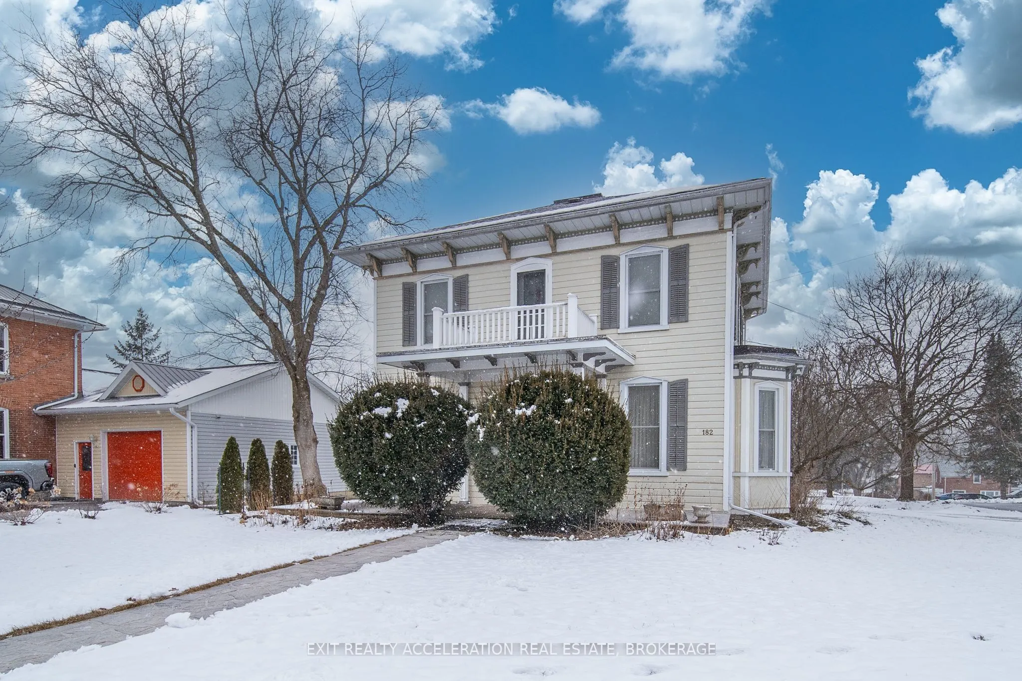 182 Water Street W