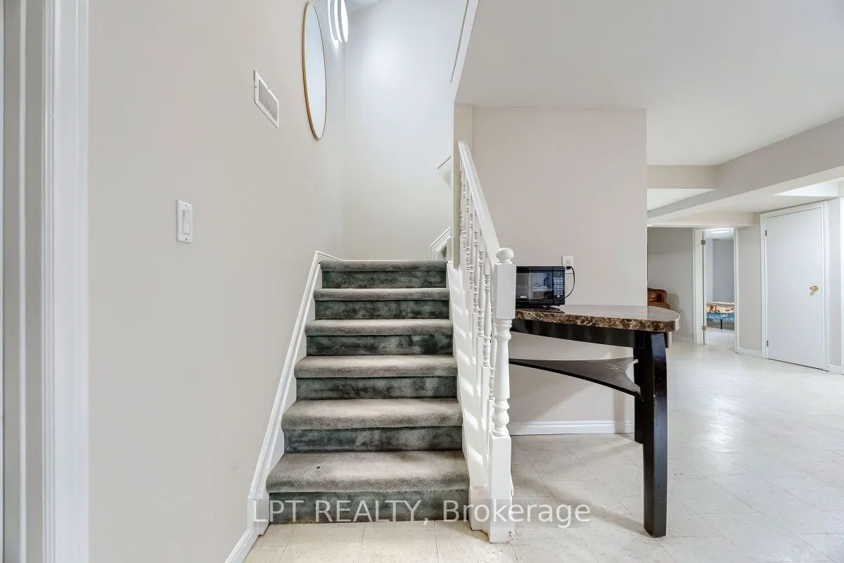 16 Vogue Court