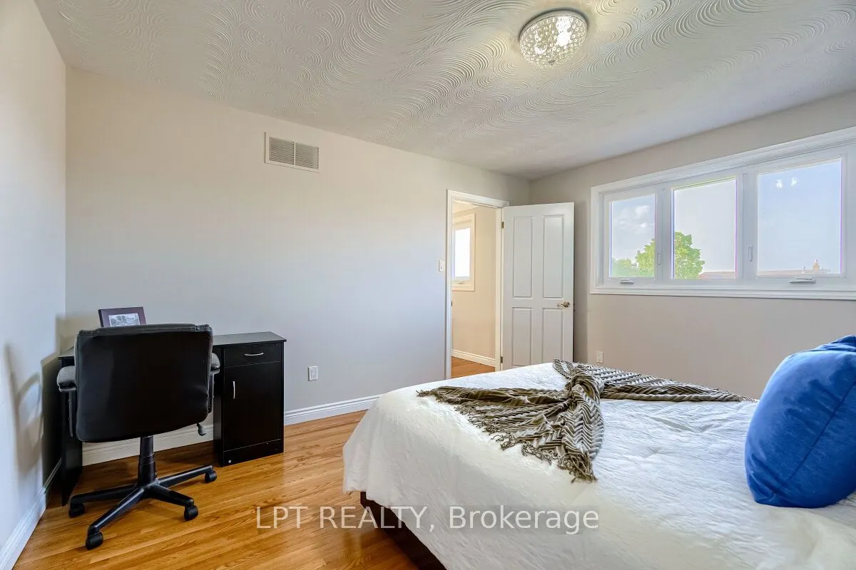 16 Vogue Court