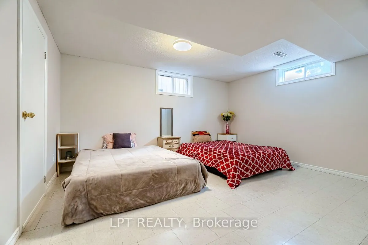 16 Vogue Court