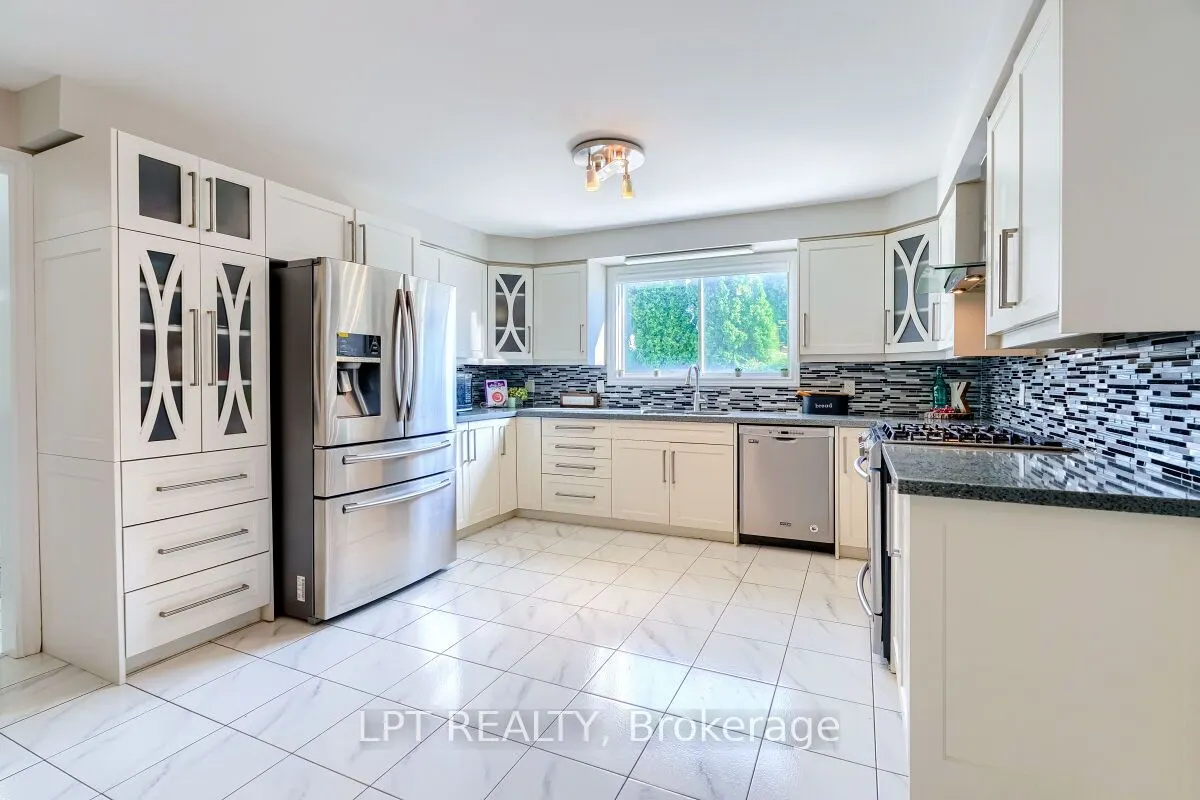 16 Vogue Court
