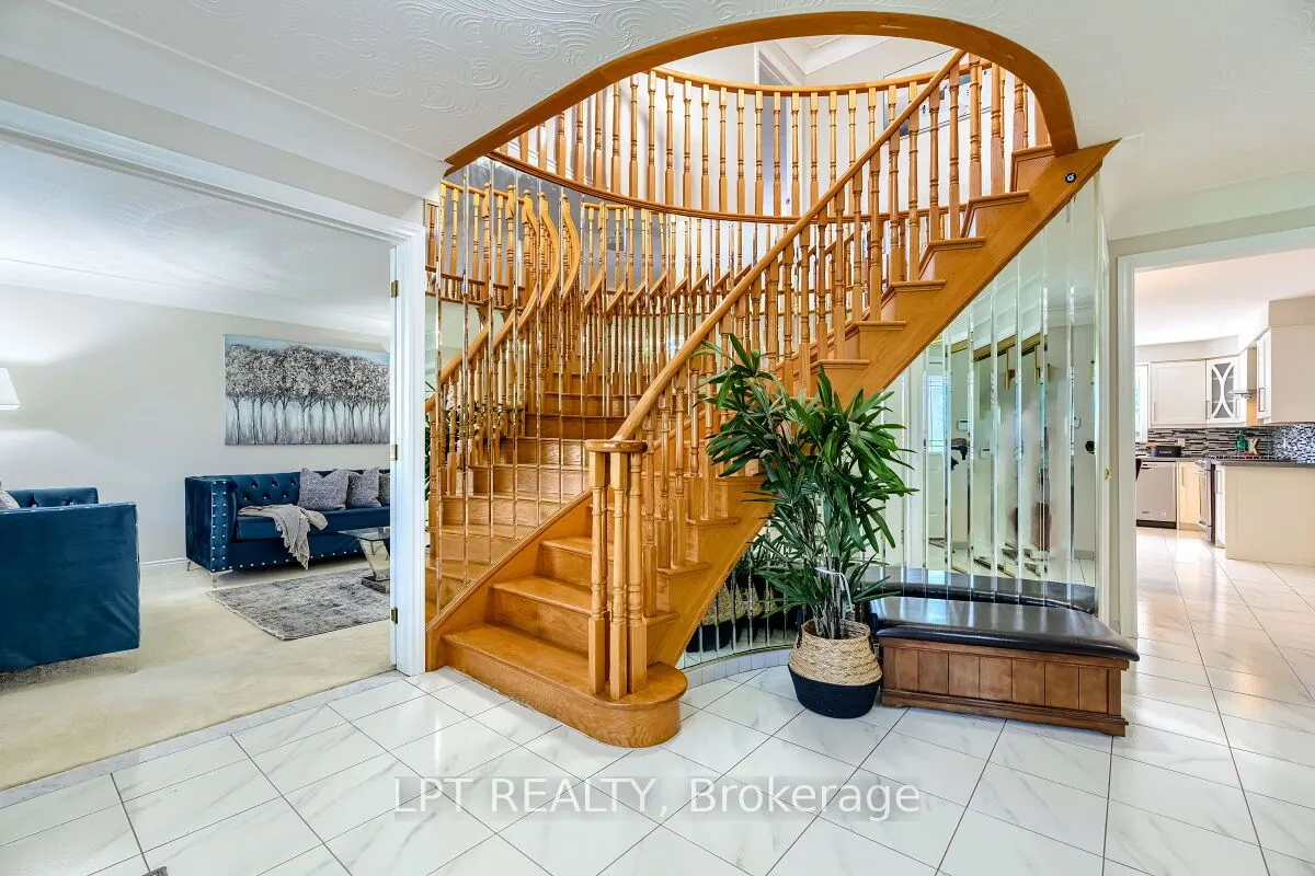 16 Vogue Court
