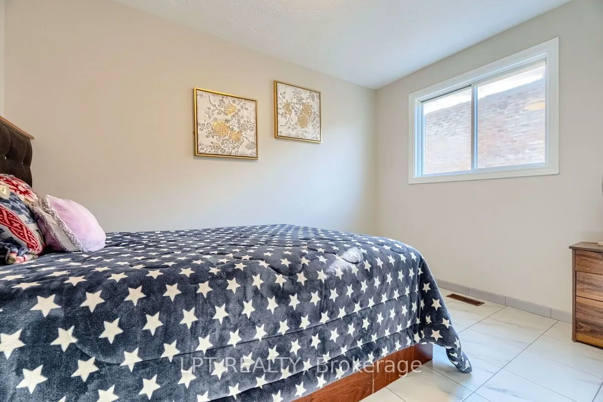 16 Vogue Court