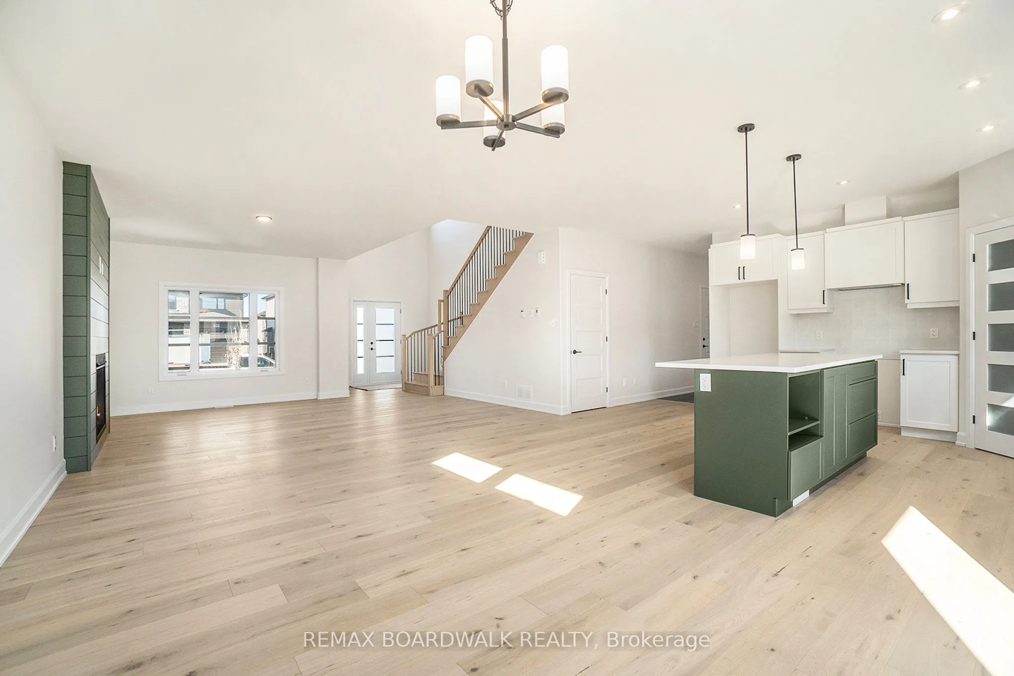 619 Geneva Crescent