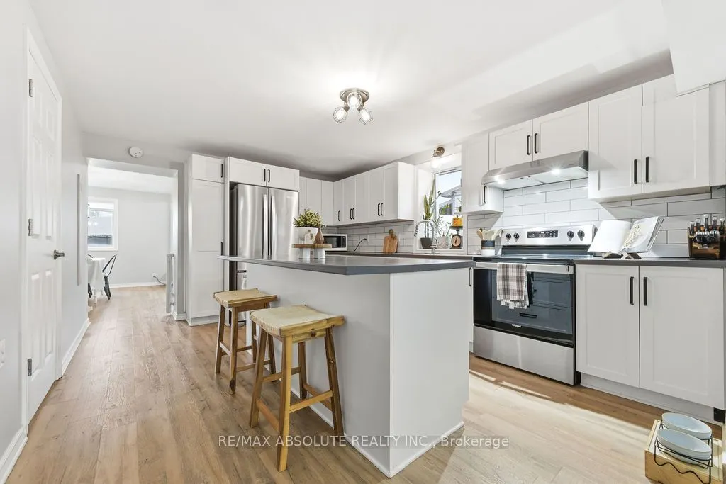 132 Edward Street S
