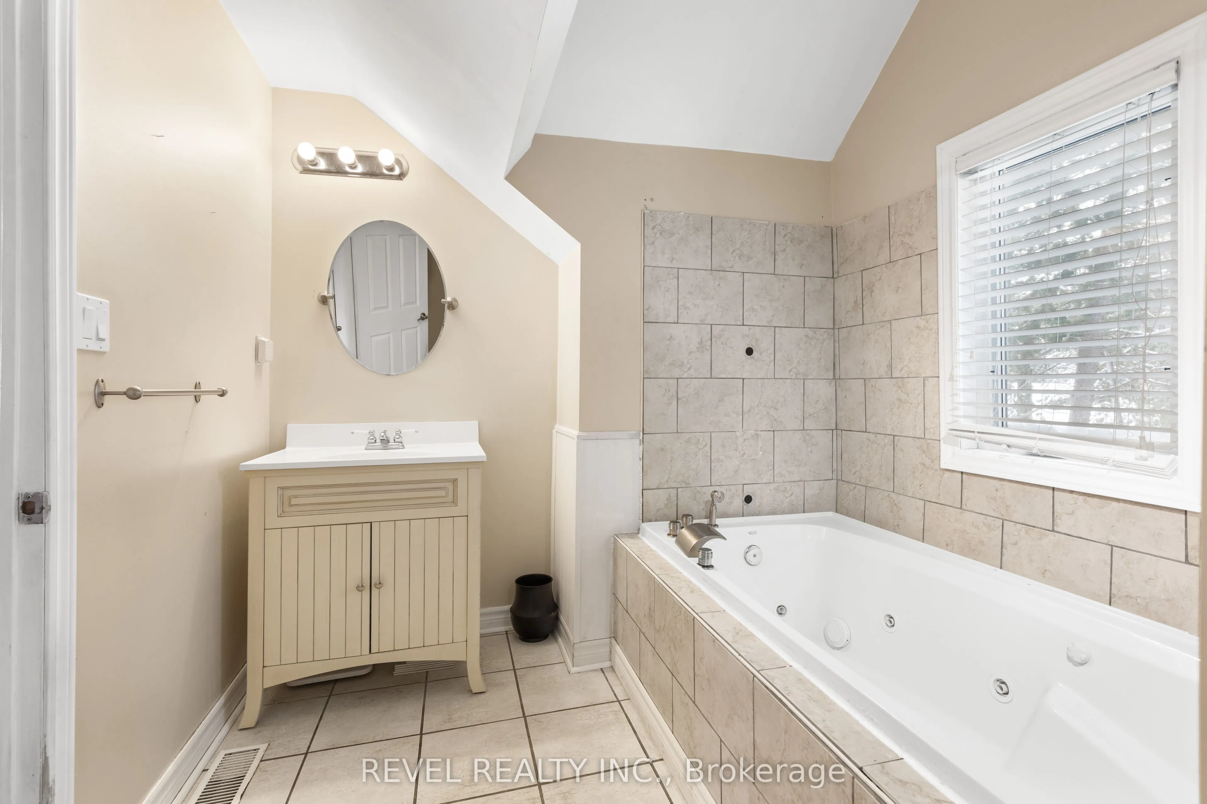 1393 Killarney Bay Road