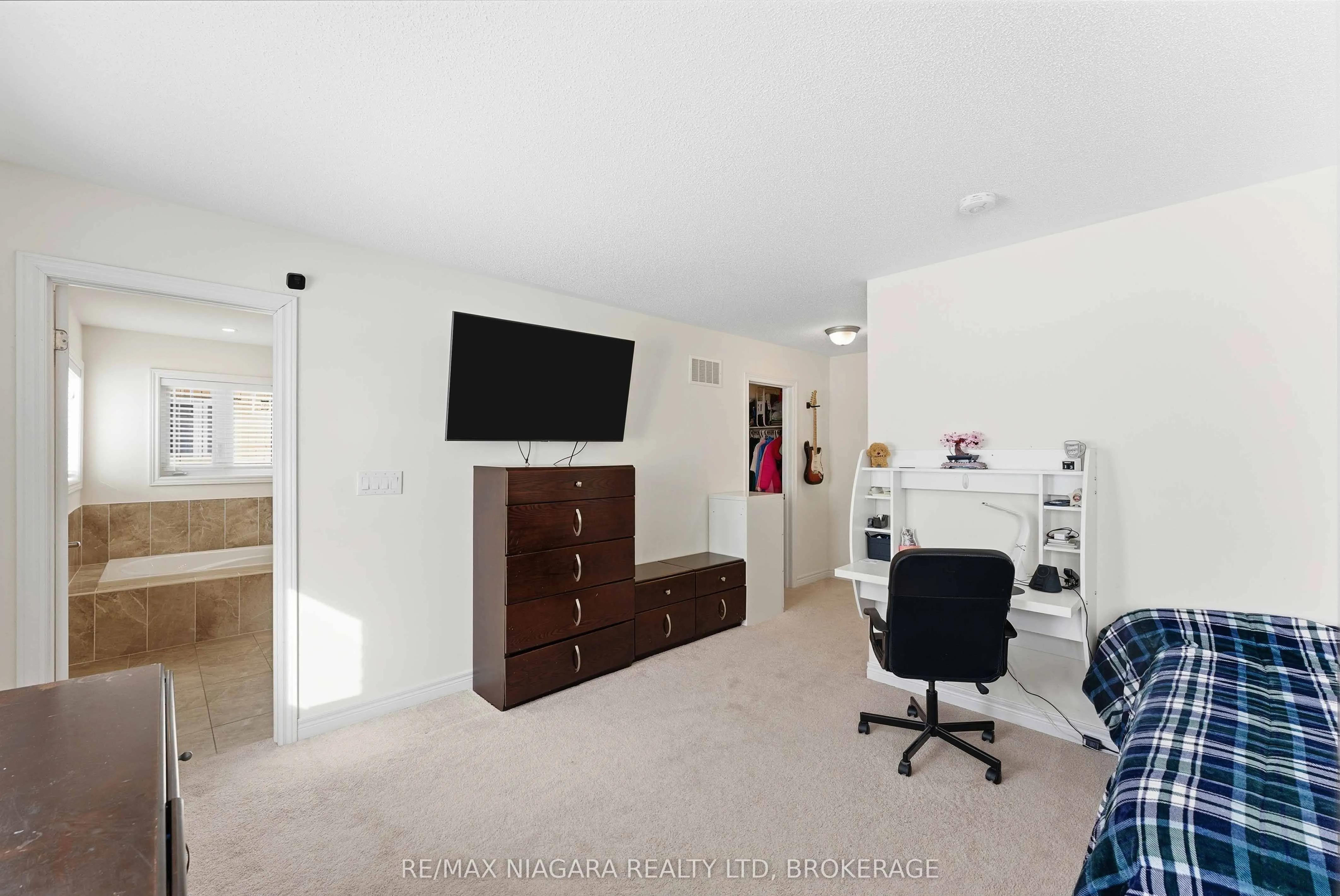 91 Homestead Way