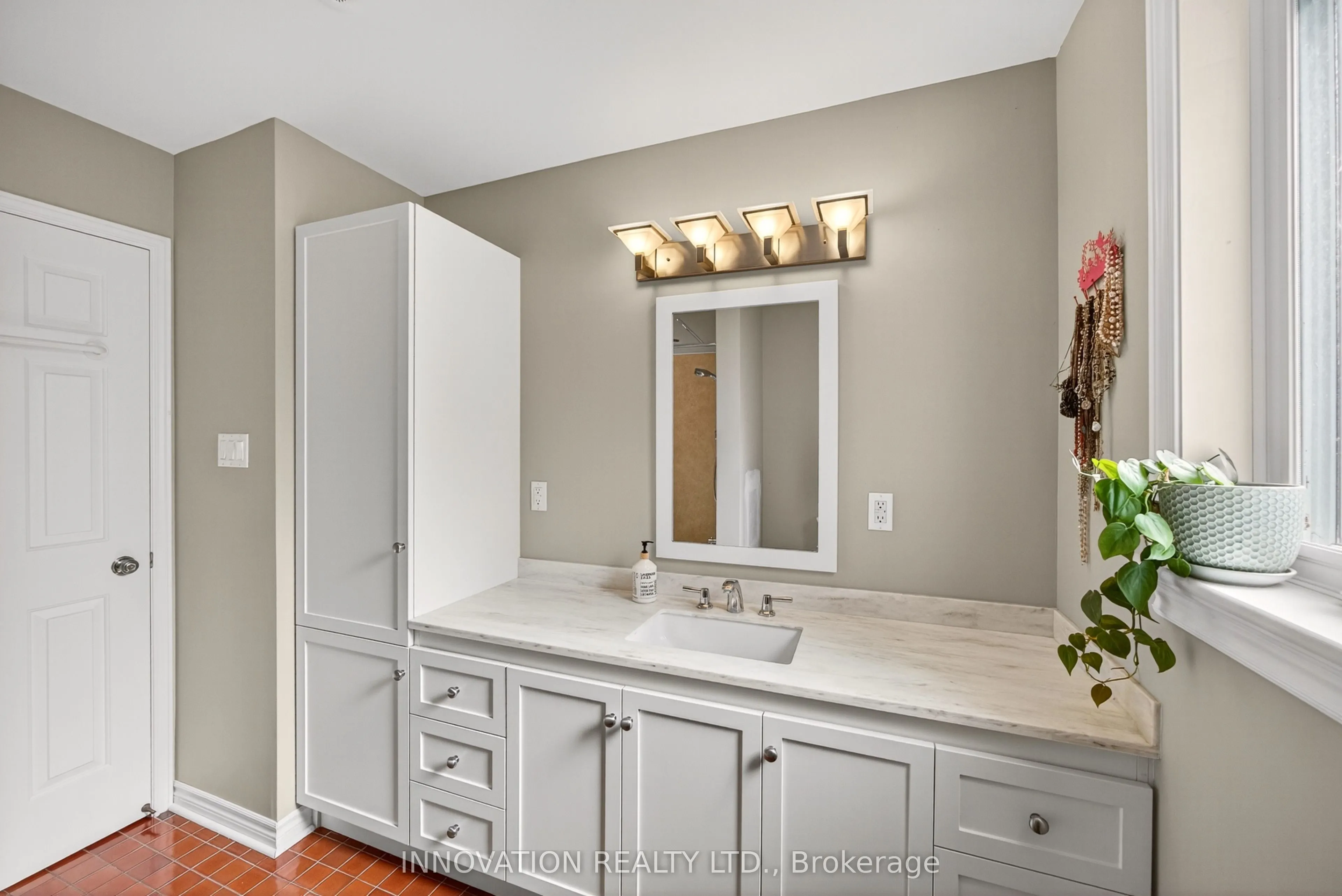 5558 South Island Park Drive