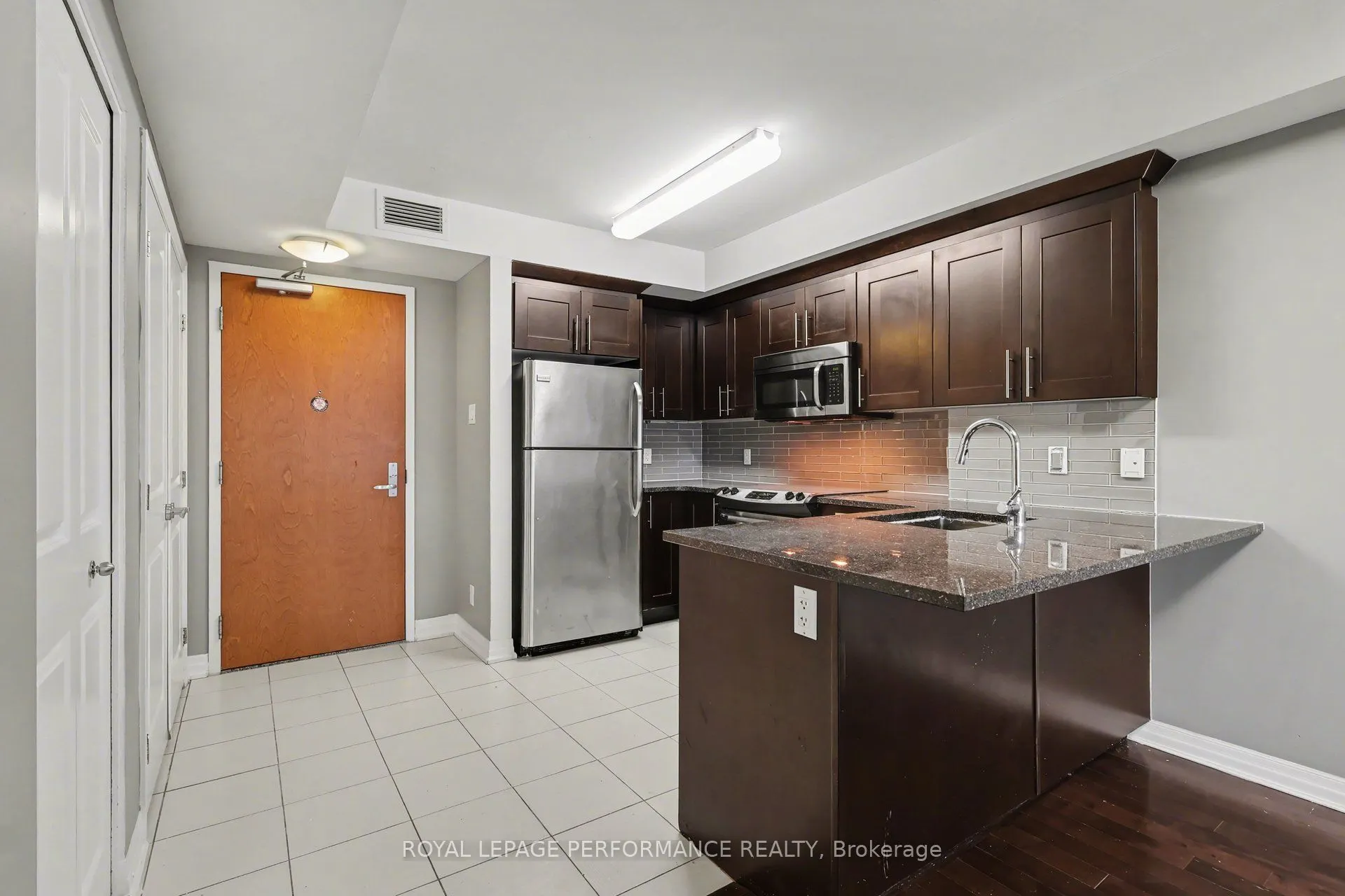 242 Rideau Street #204