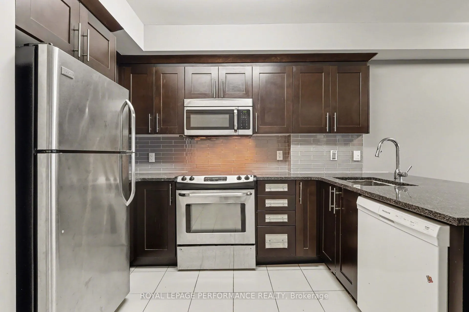 242 Rideau Street #204
