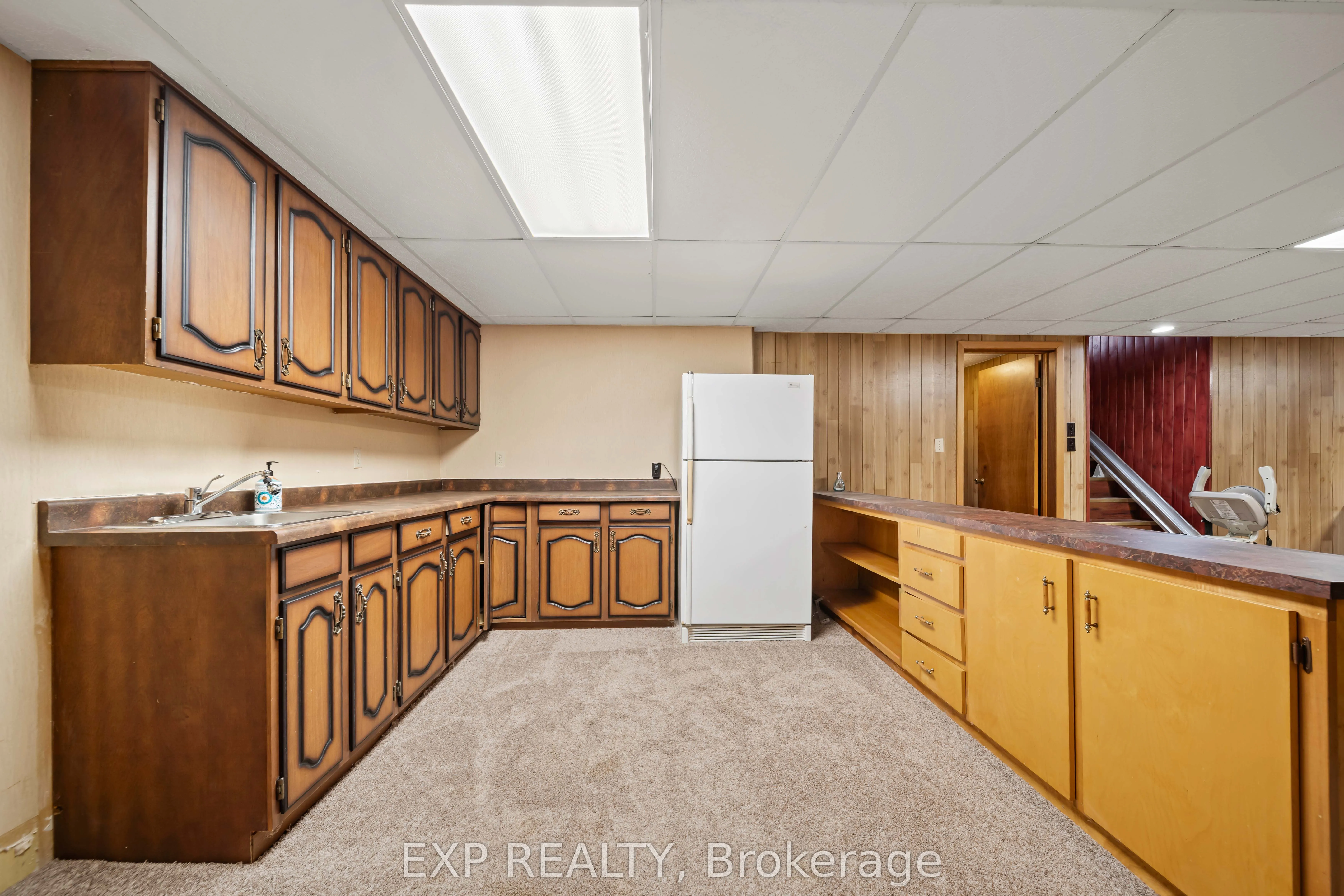 308 John Street S