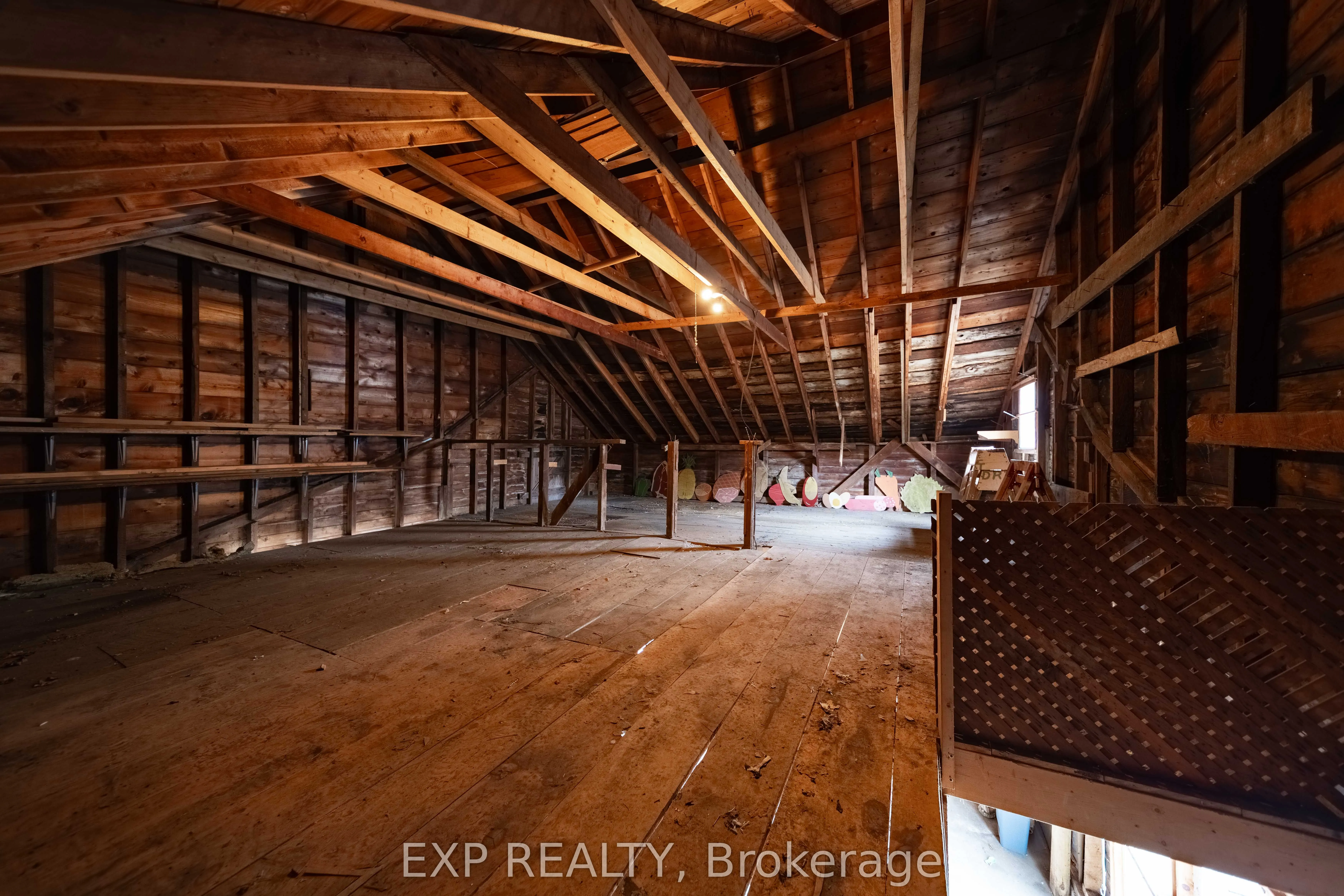 308 John Street S