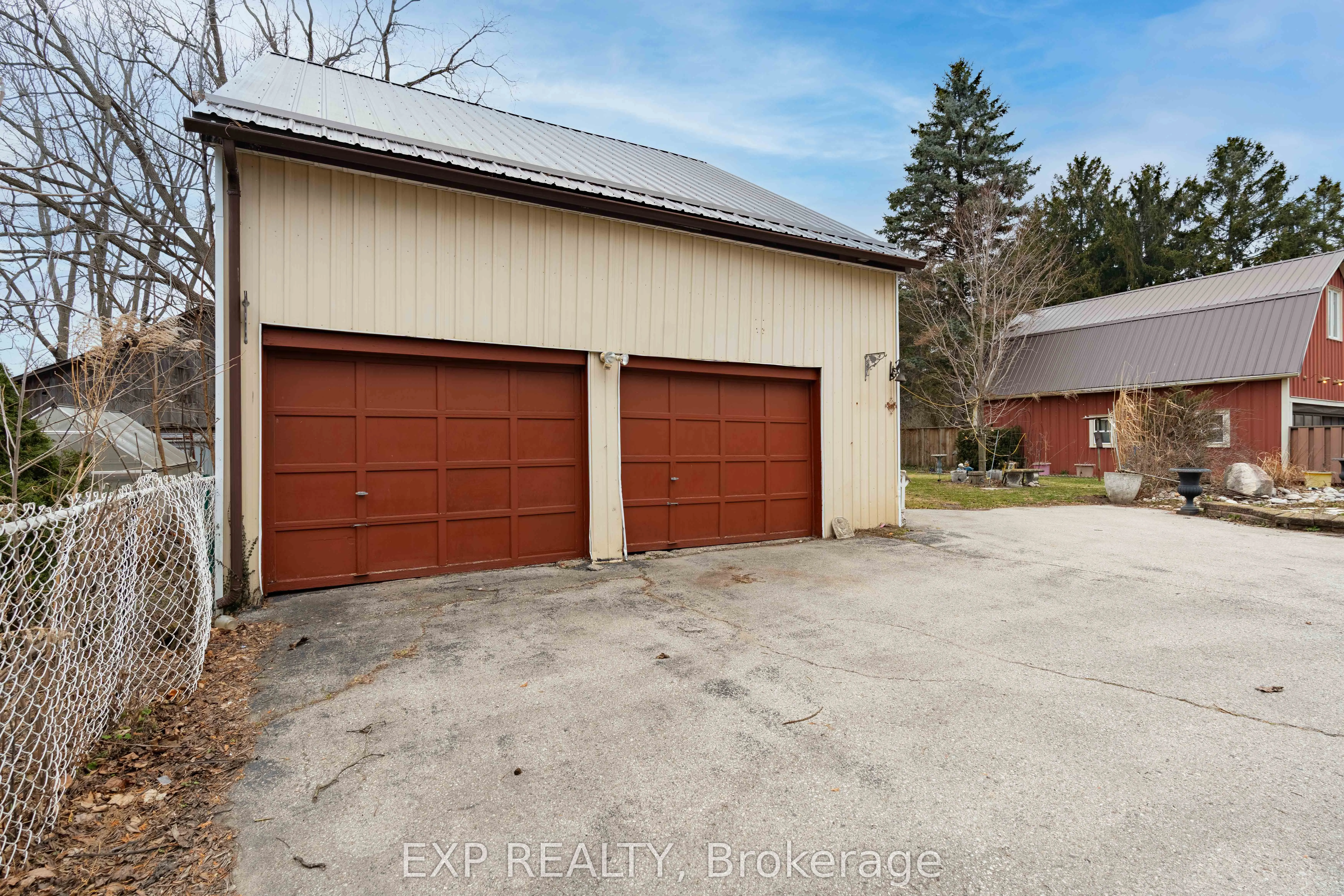 308 John Street S