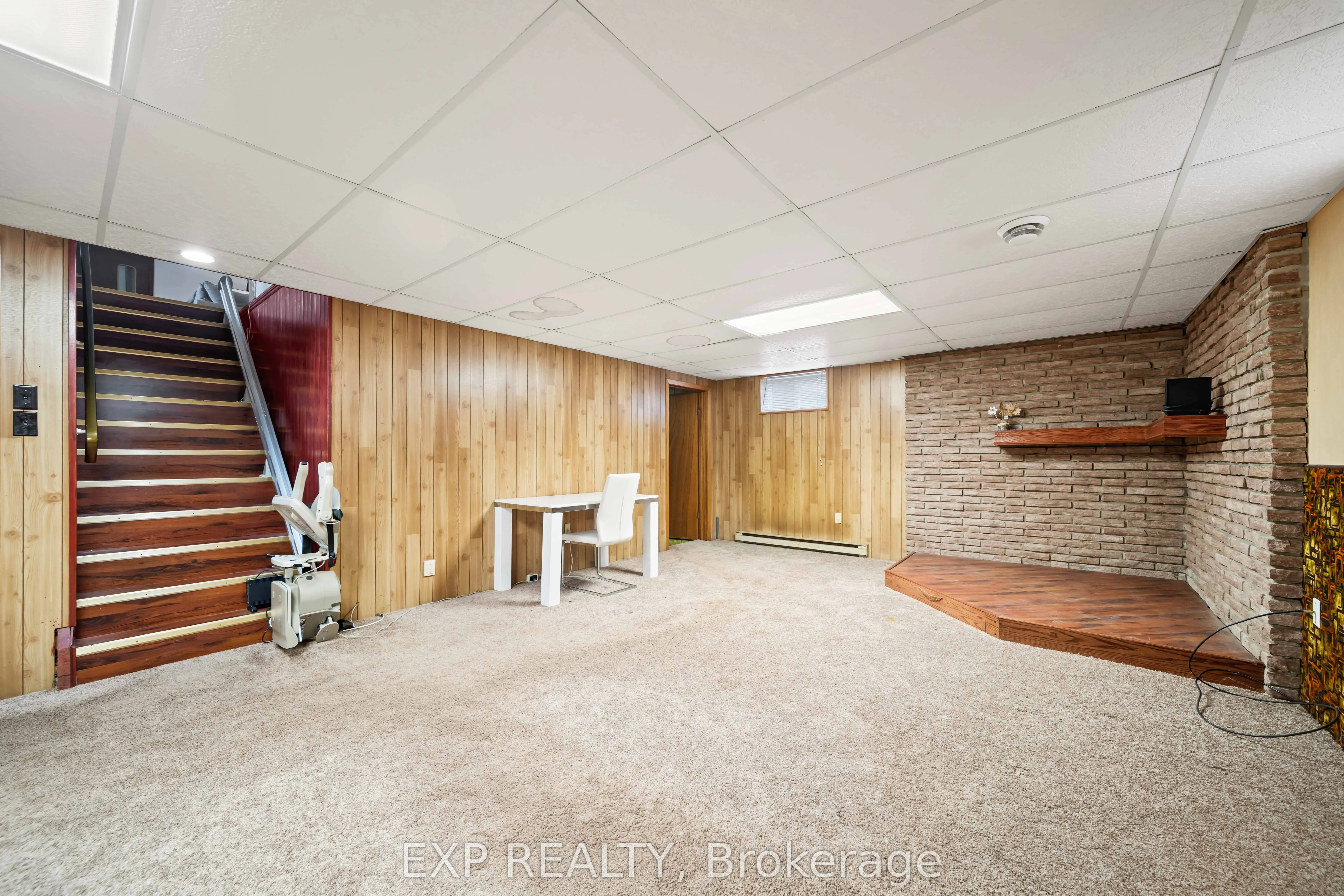308 John Street S
