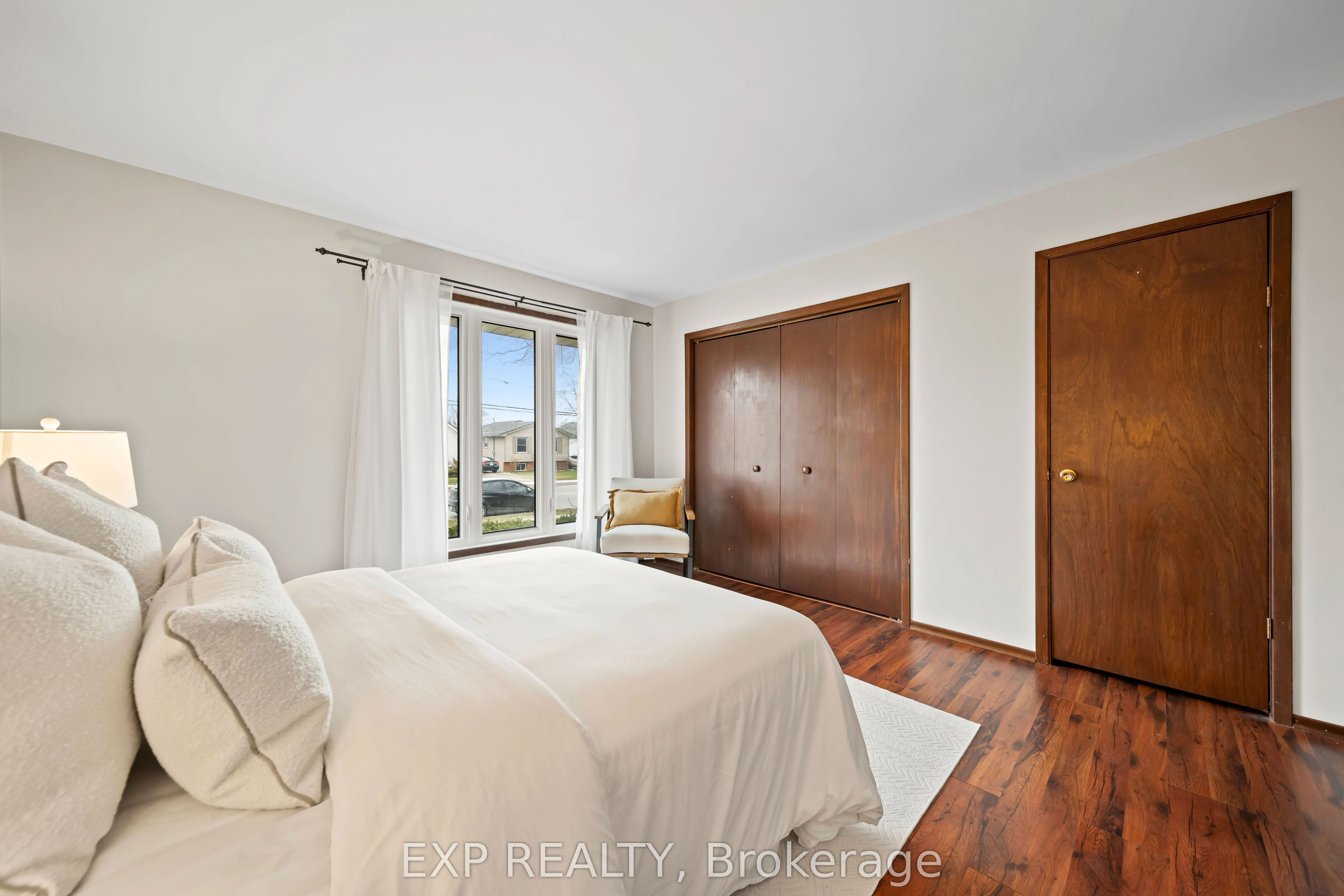 308 John Street S