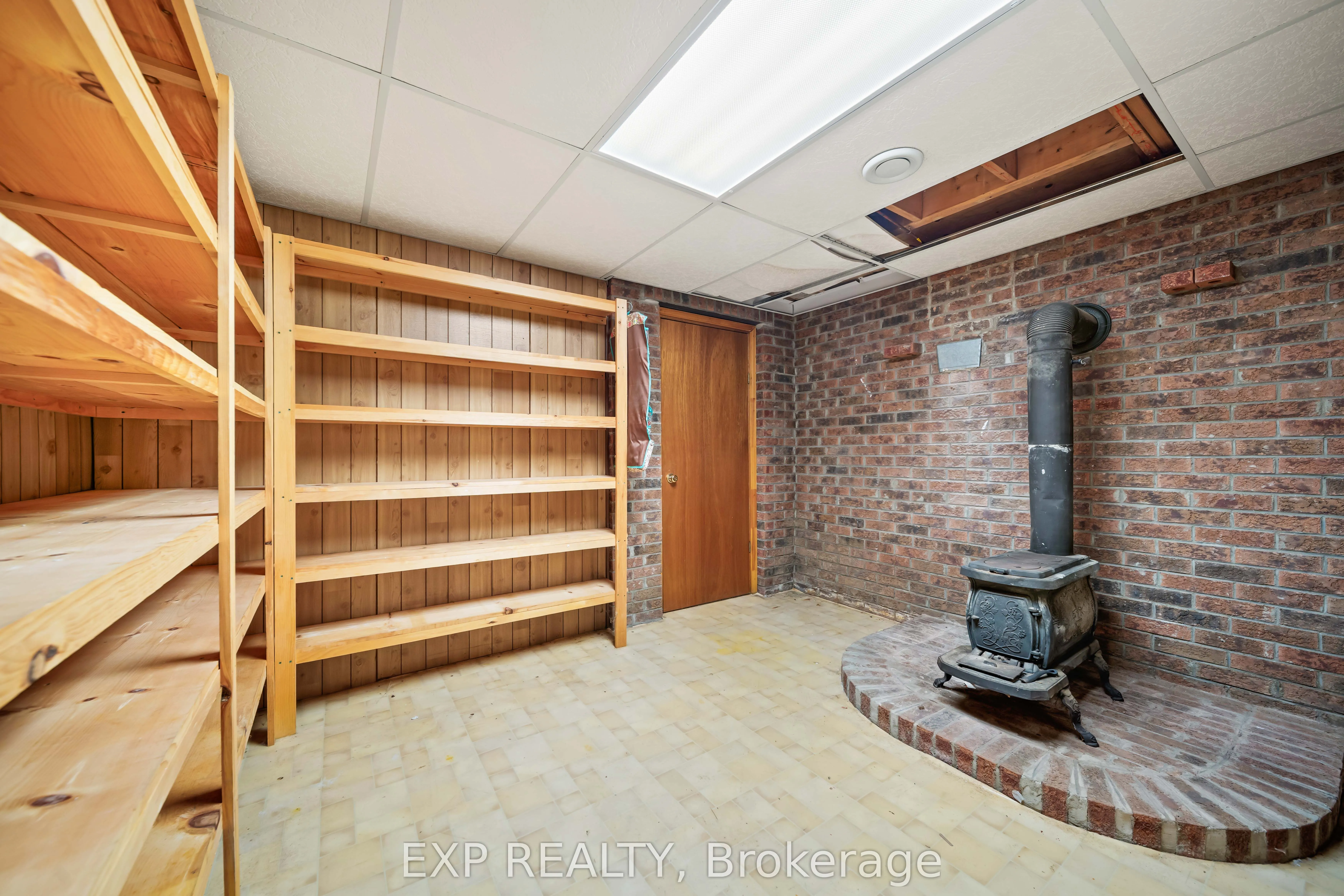 308 John Street S