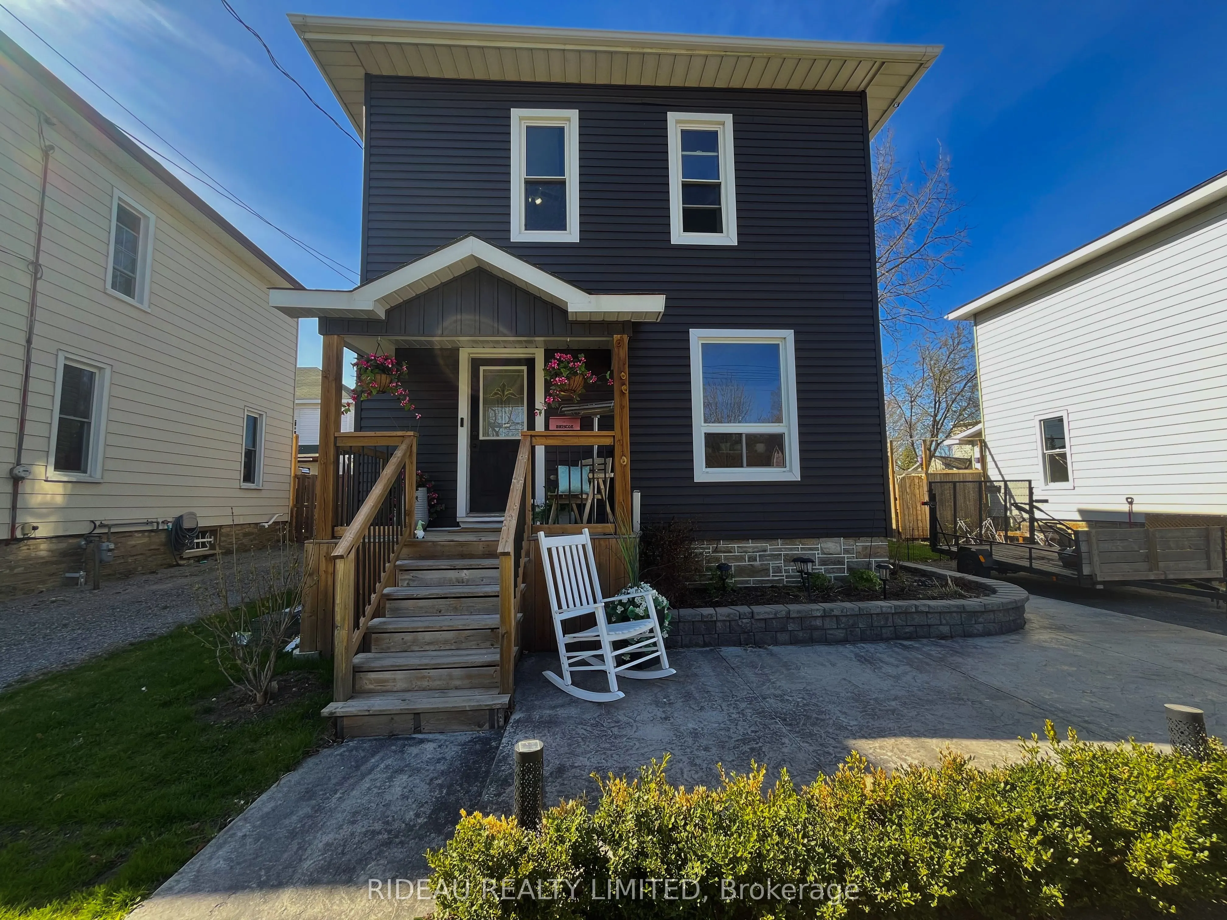 110 Main Street E