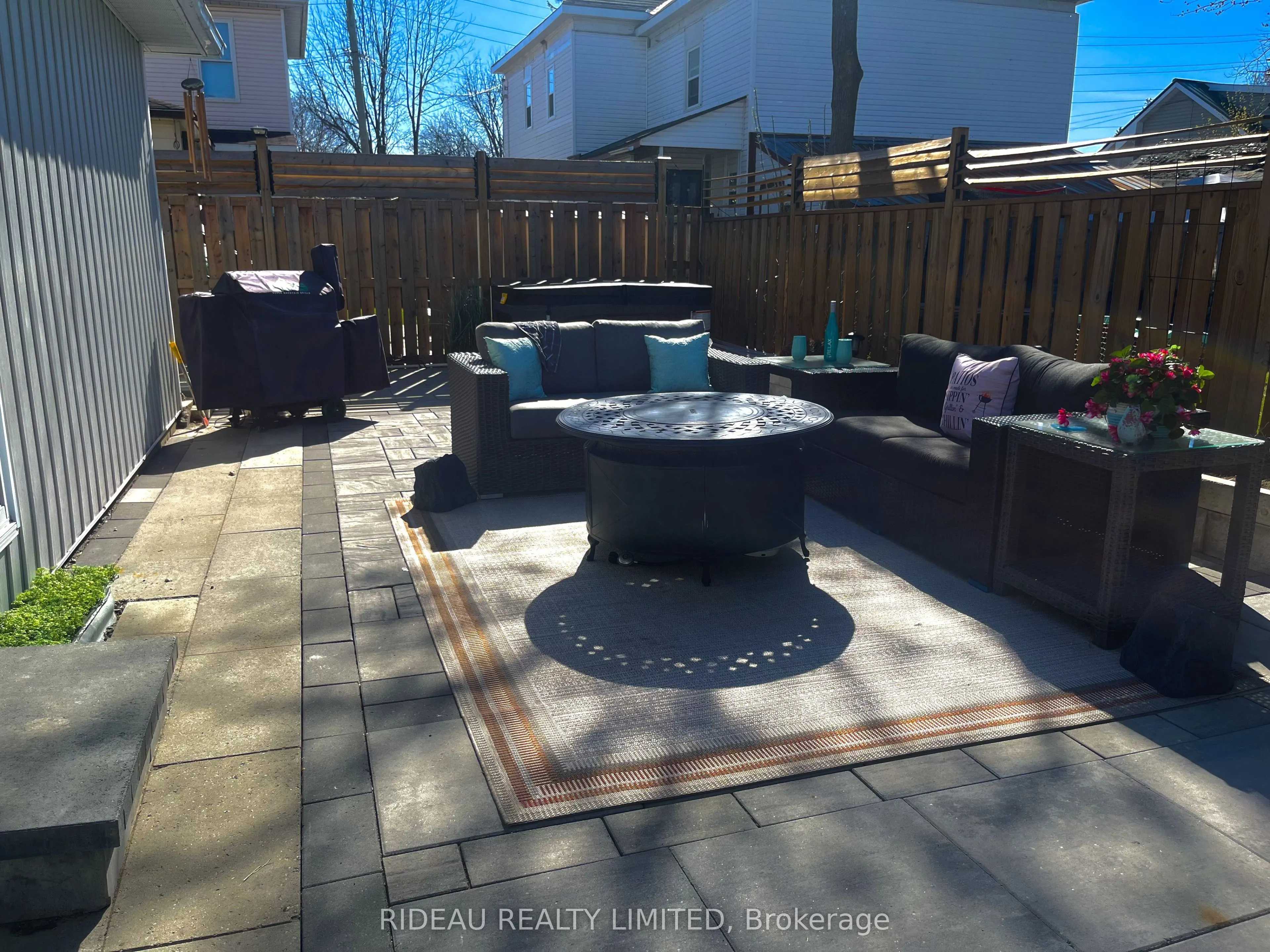 110 Main Street E