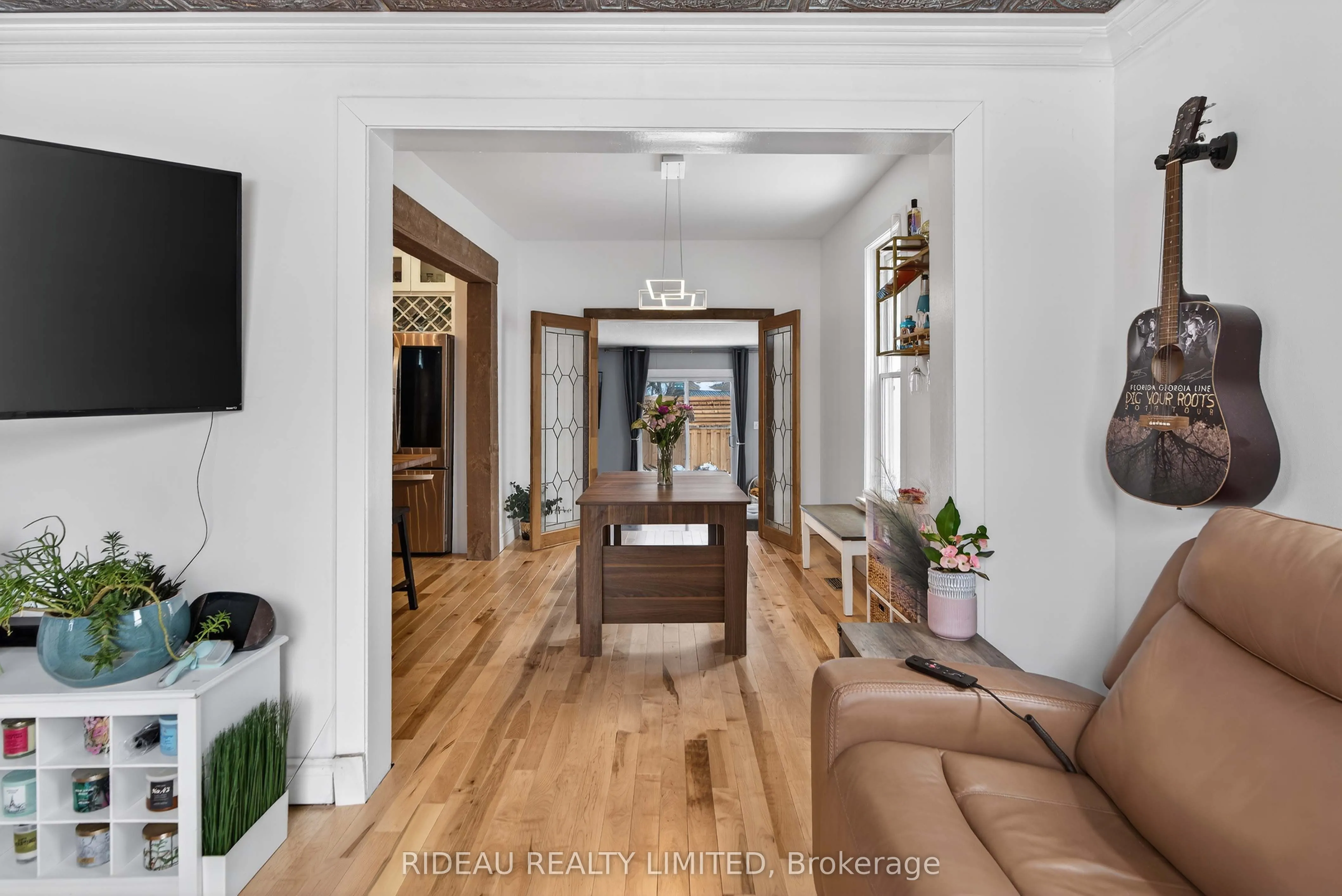 110 Main Street E