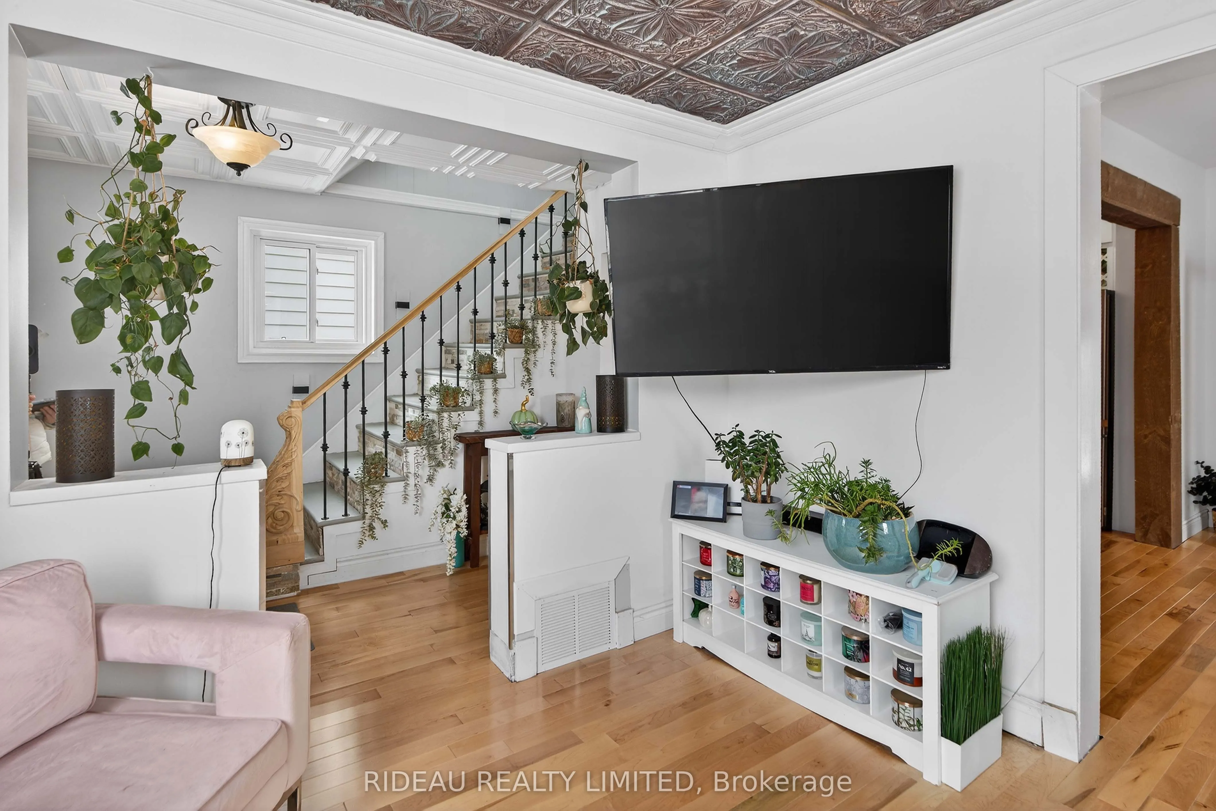 110 Main Street E