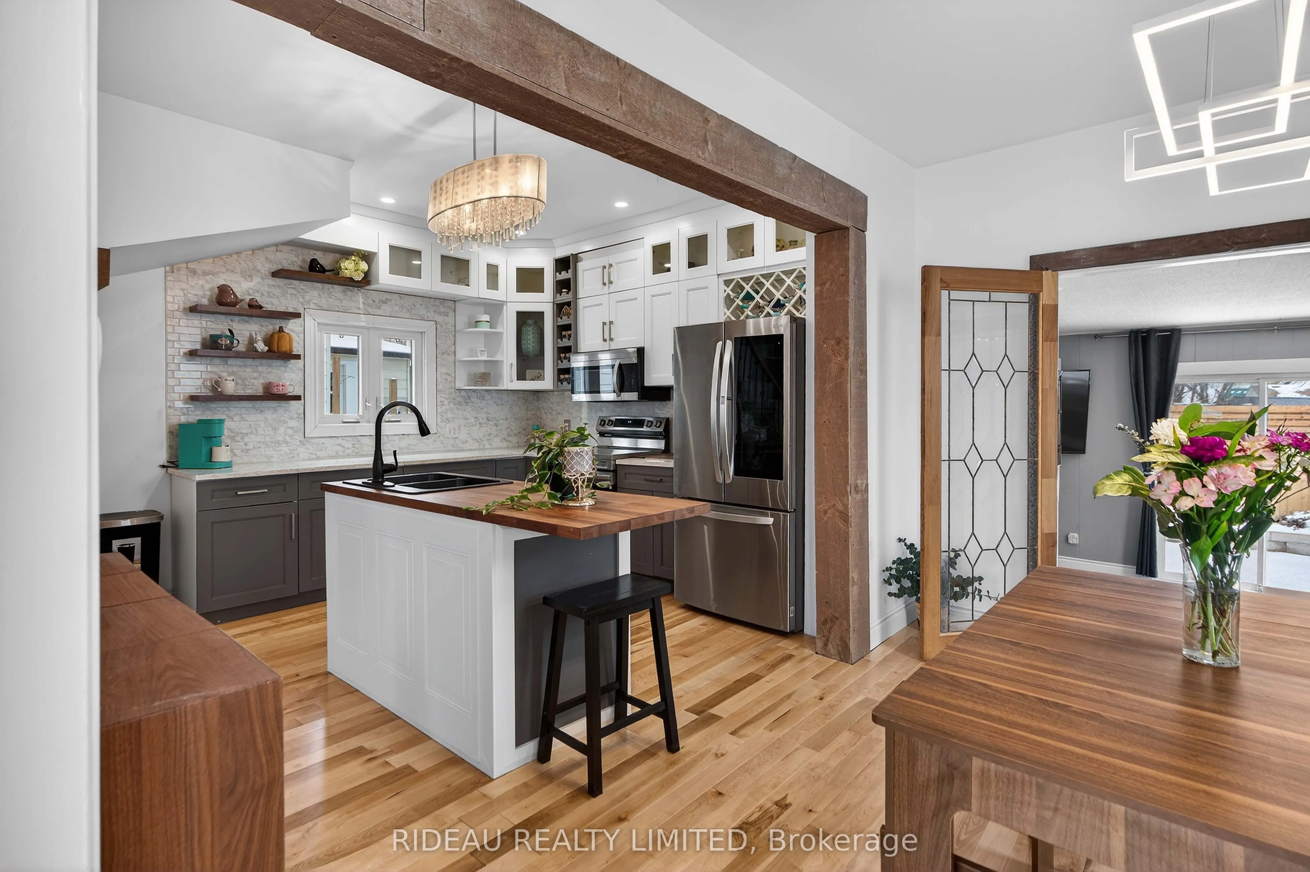 110 Main Street E