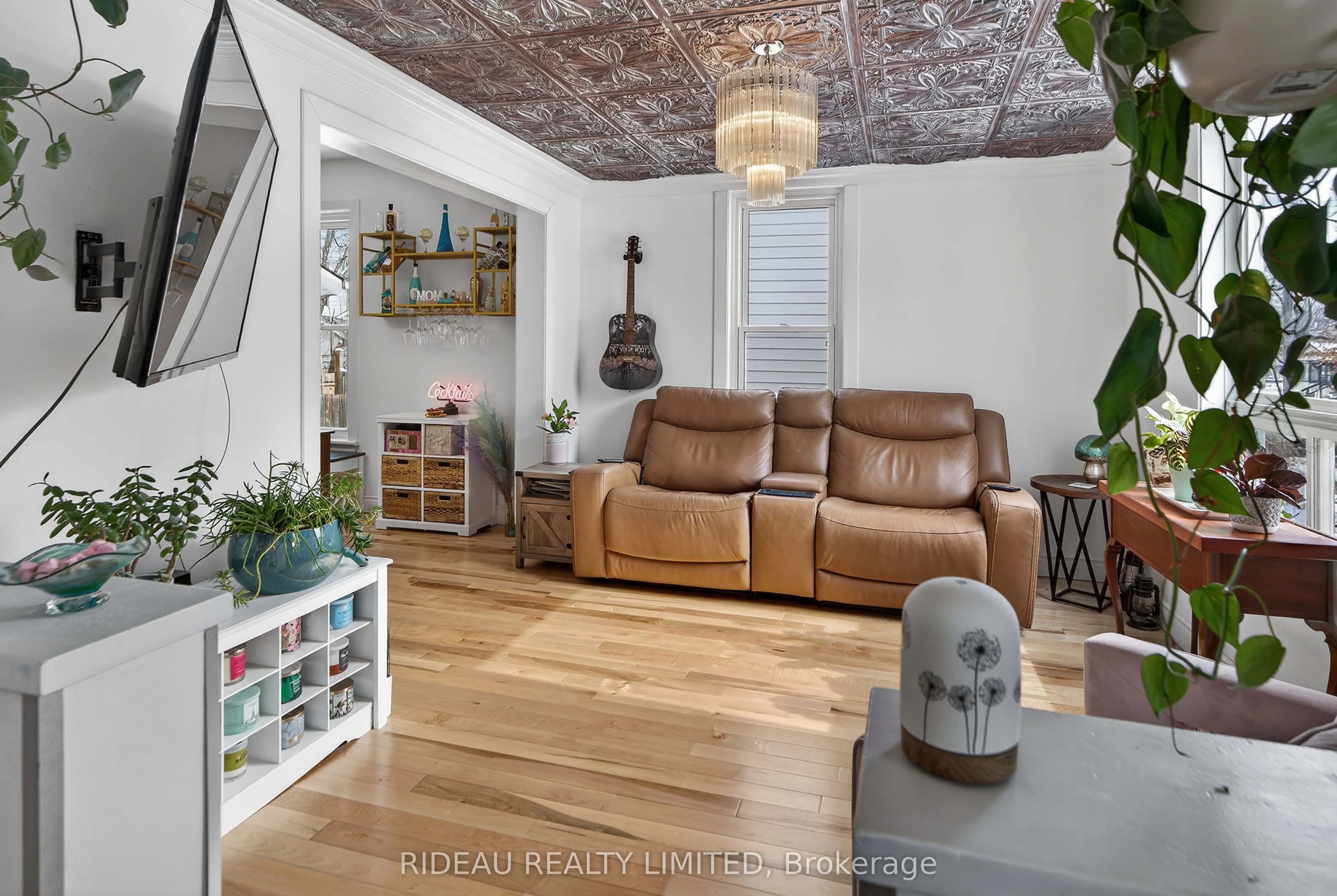110 Main Street E