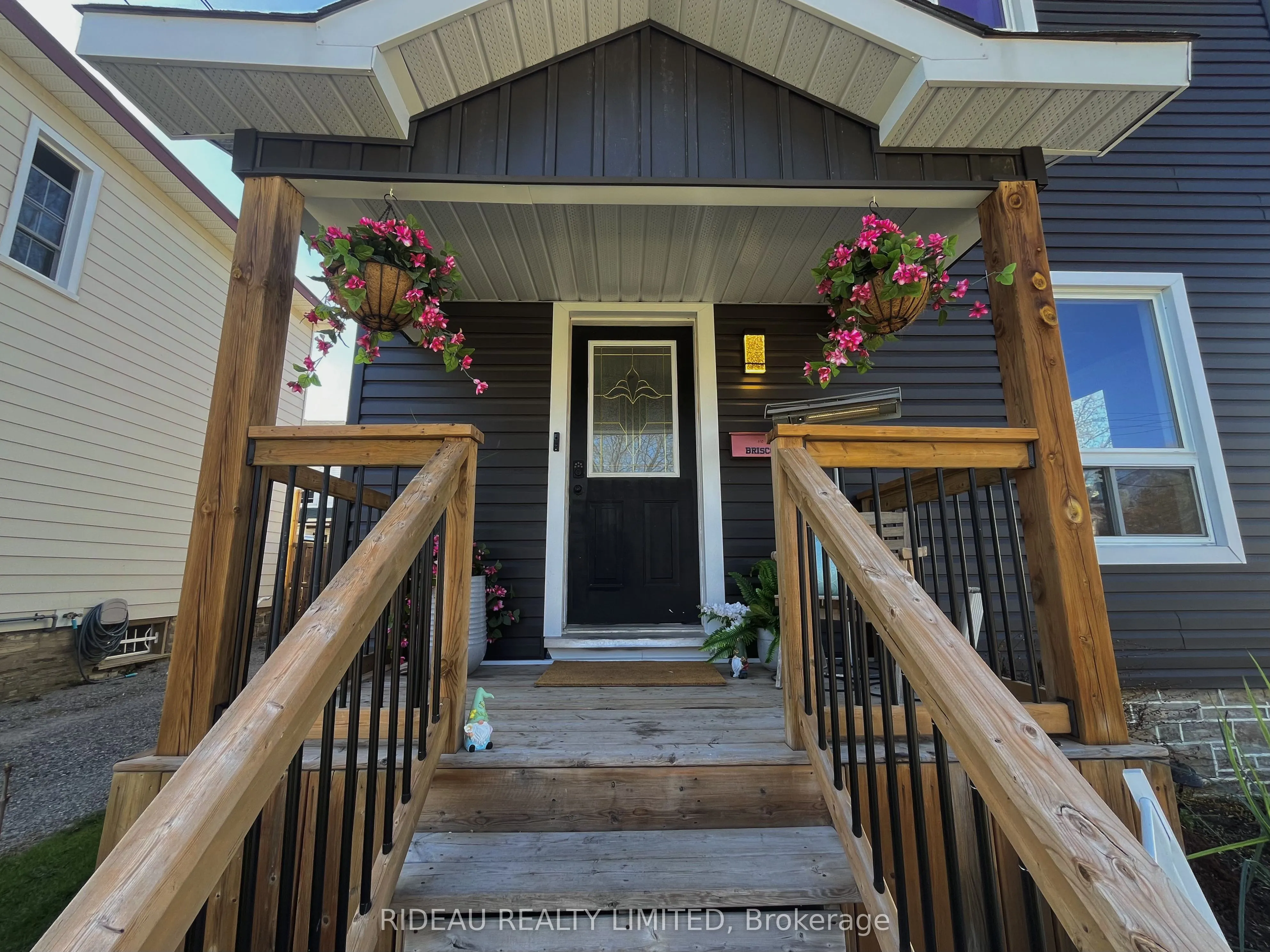 110 Main Street E
