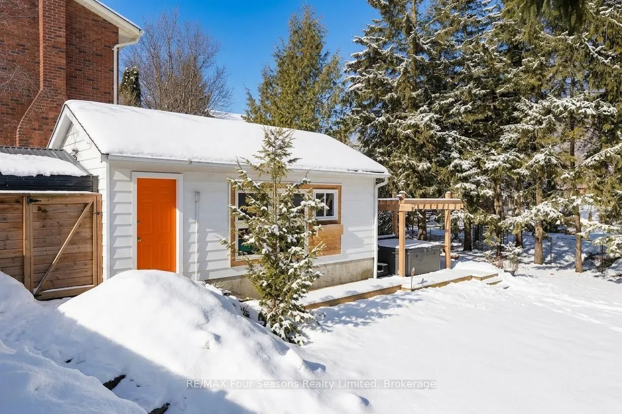 50 Amaranth Street W